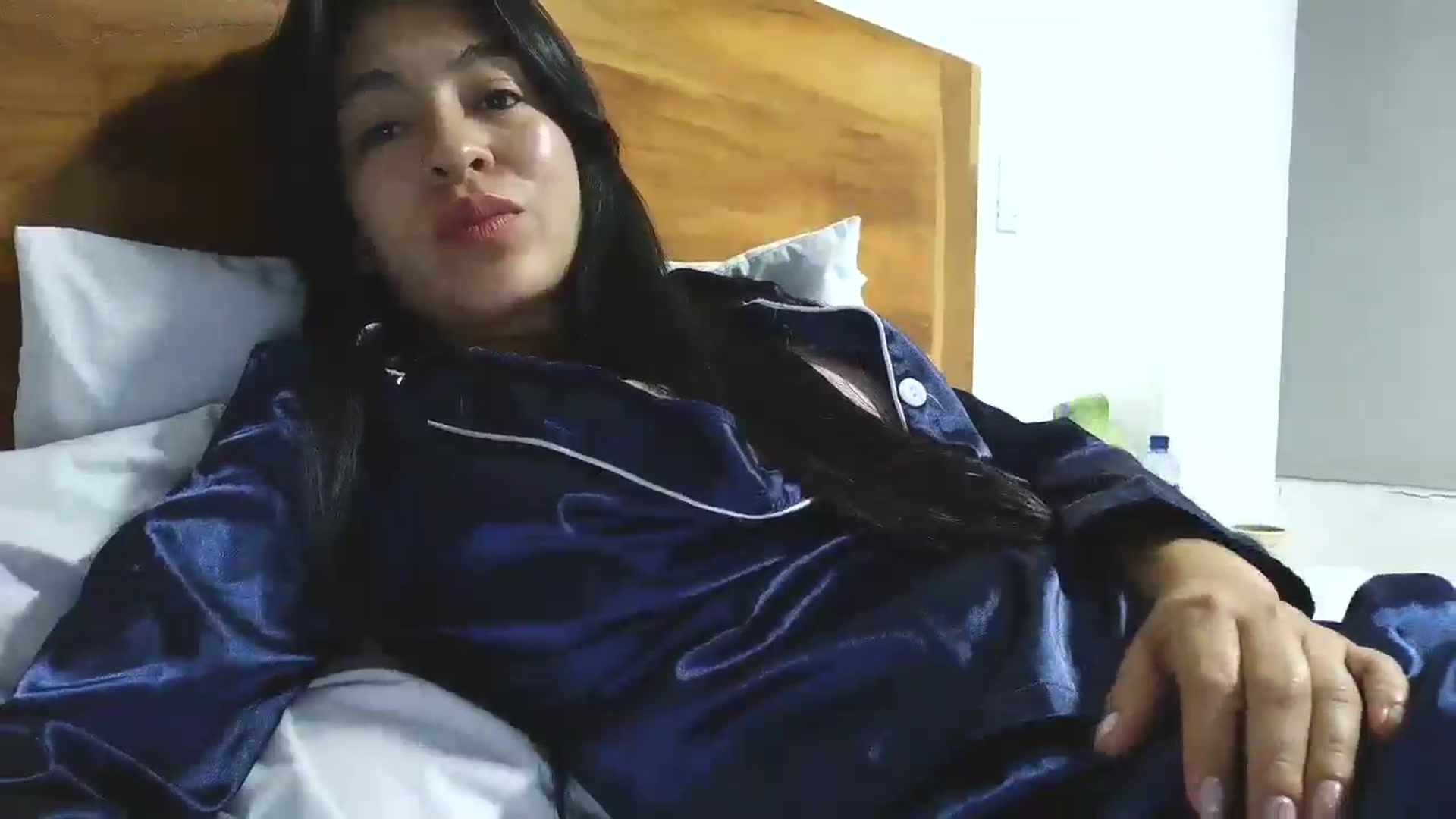 Gallery image thumbnail from yesicat's myfreecams stream on, 10/01/2025, 02:31 image 2 of 20