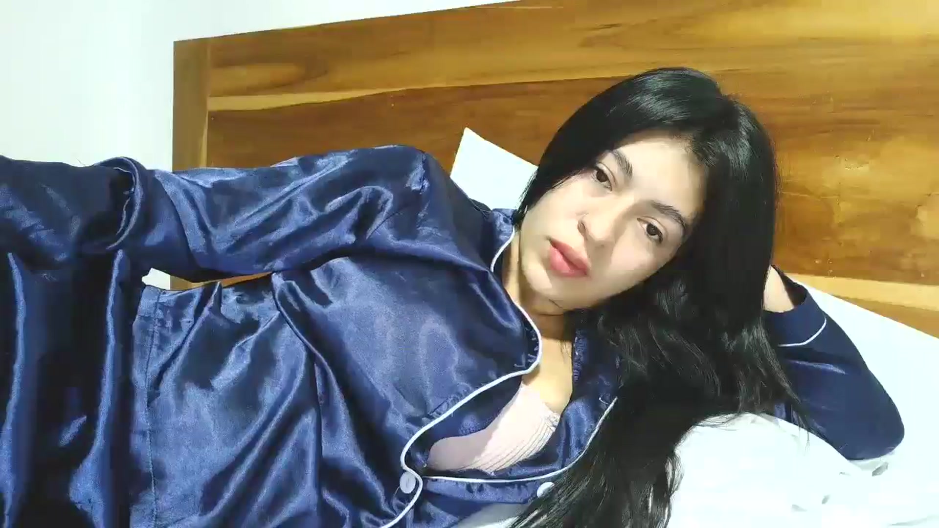 Gallery image thumbnail from yesicat's myfreecams stream on, 10/01/2025, 02:31 image 7 of 20