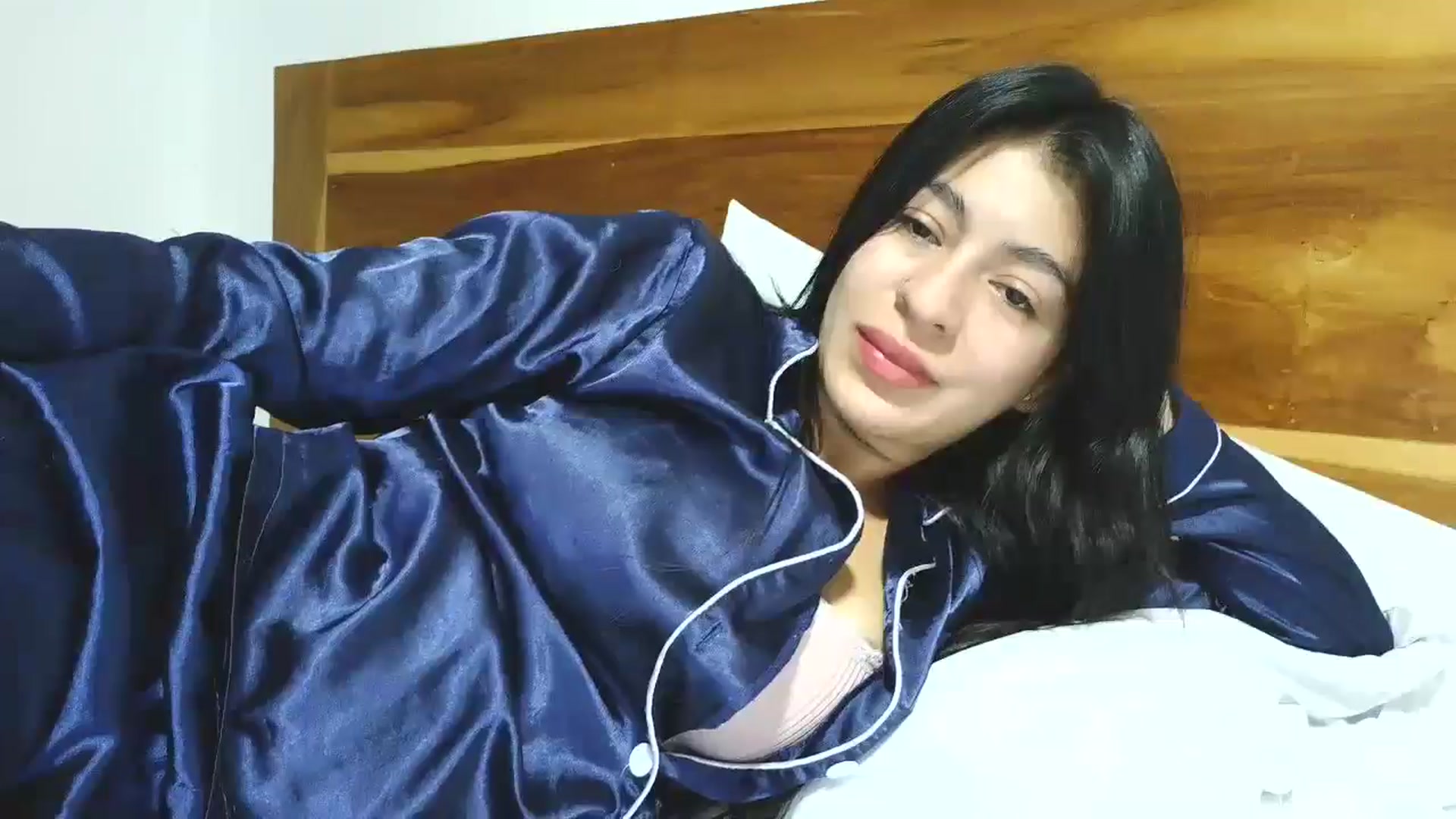 Gallery image thumbnail from yesicat's myfreecams stream on, 10/01/2025, 02:31 image 5 of 20