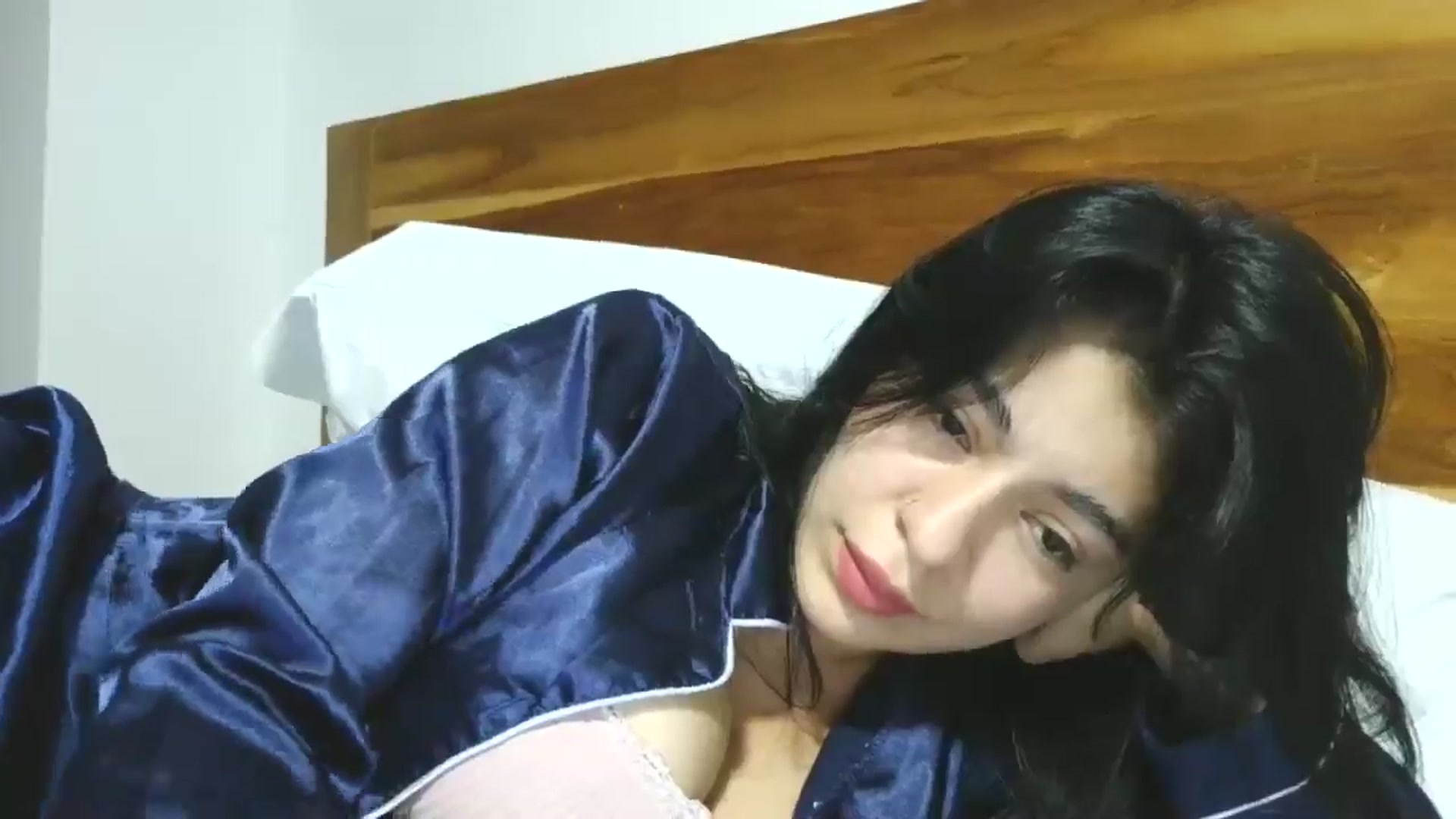 Gallery image thumbnail from yesicat's myfreecams stream on, 10/01/2025, 04:10 image 6 of 20