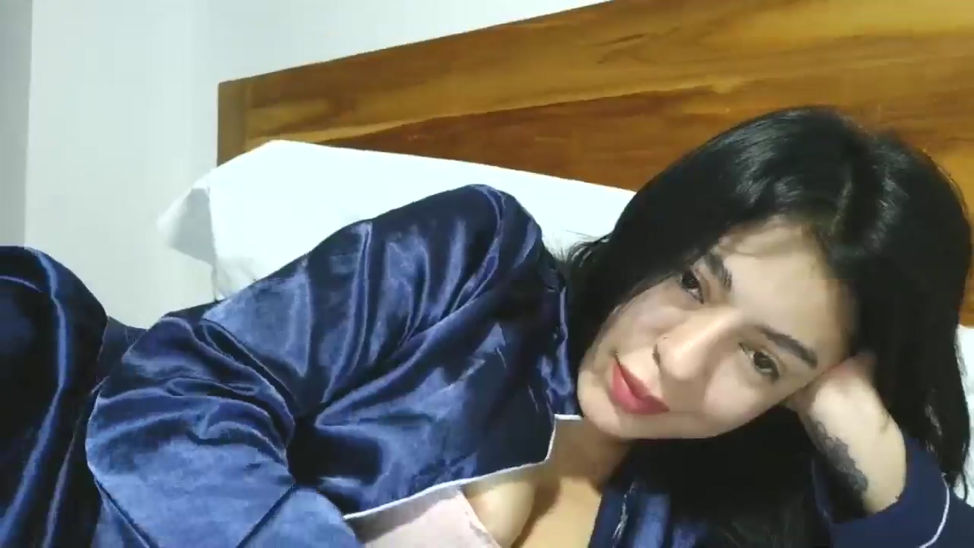 Gallery image thumbnail from yesicat's myfreecams stream on, 10/01/2025, 04:10 image 8 of 20