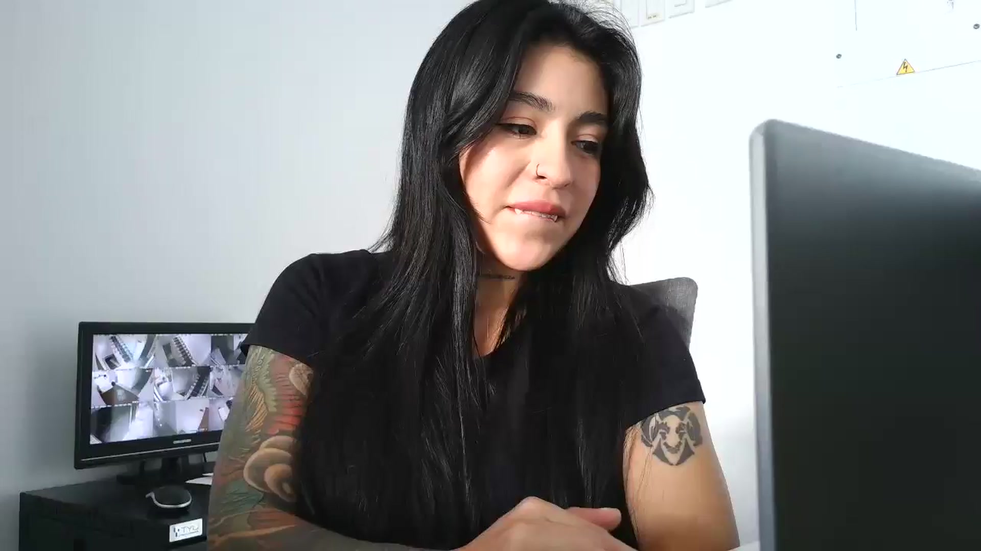 Gallery image thumbnail from yesicat's myfreecams stream on, 10/07/2025, 19:02 image 14 of 20