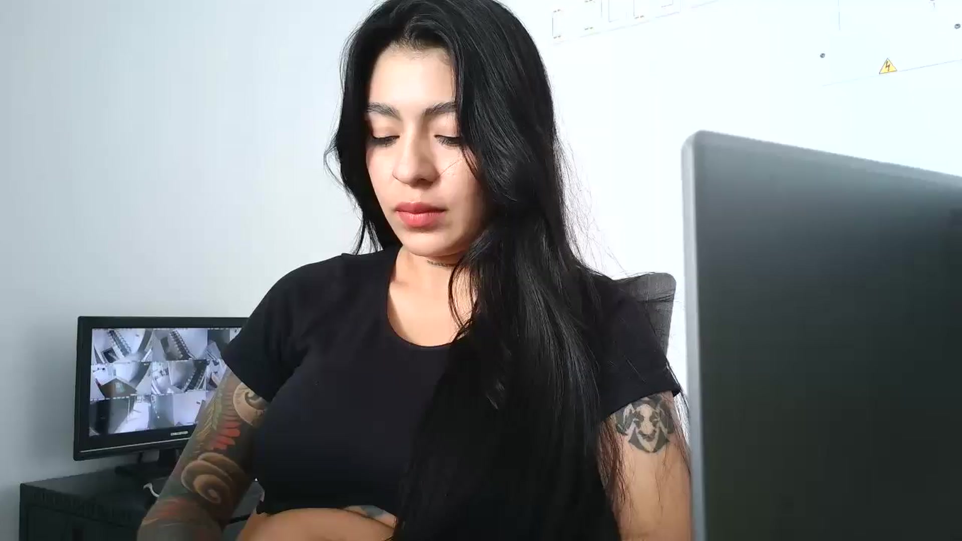 Gallery image thumbnail from yesicat's myfreecams stream on, 10/07/2025, 19:02 image 4 of 20