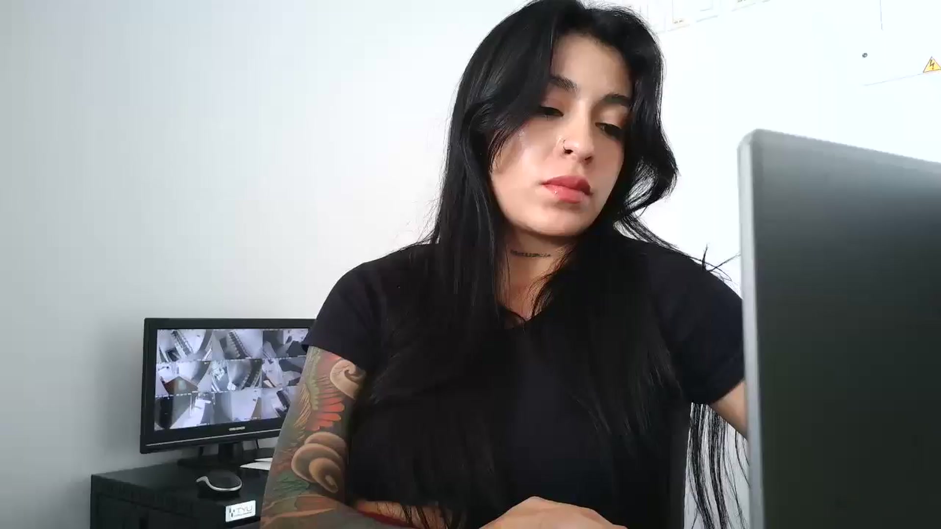 Gallery image thumbnail from yesicat's myfreecams stream on, 10/07/2025, 19:56 image 10 of 20
