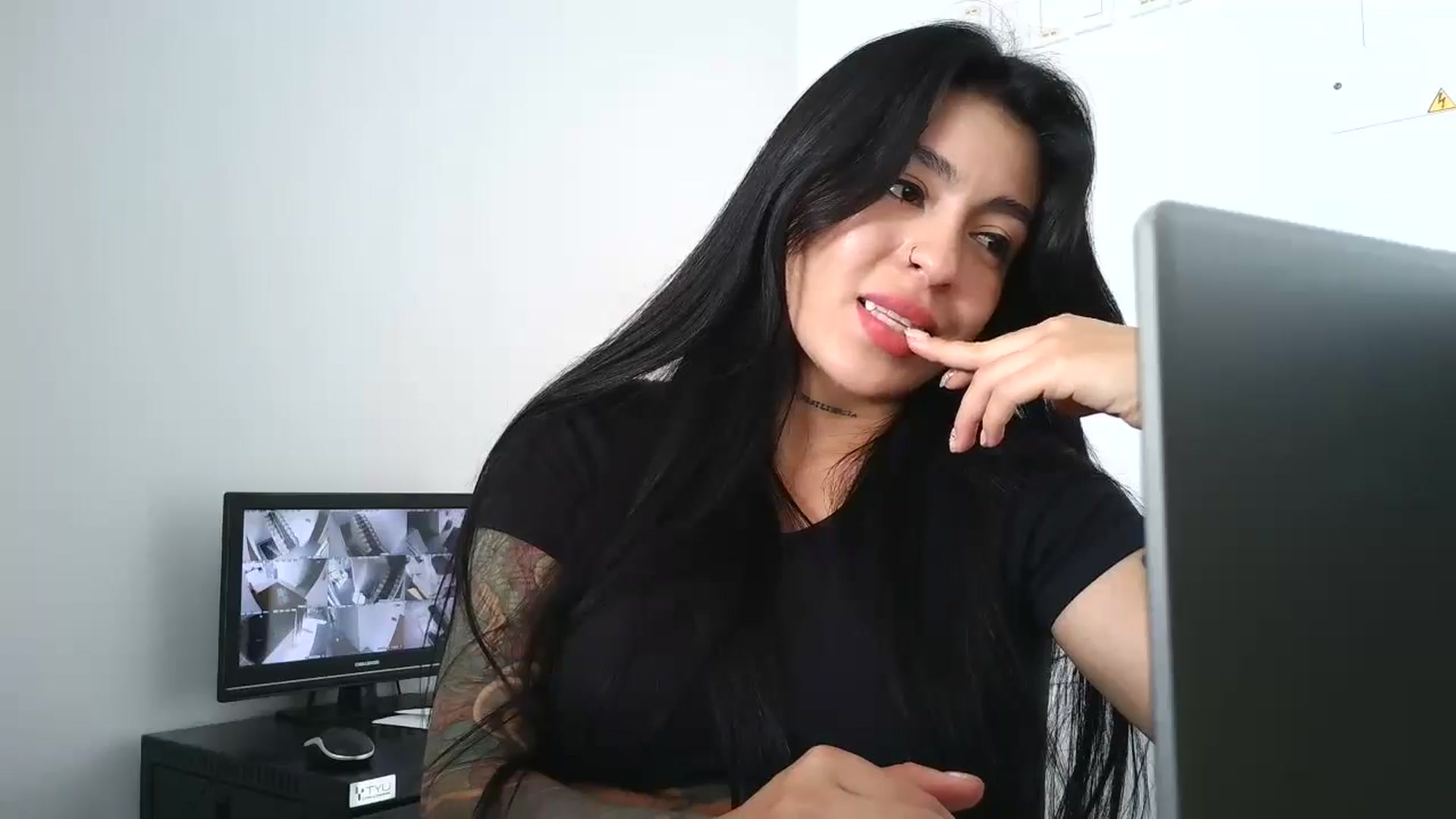Gallery image thumbnail from yesicat's myfreecams stream on, 10/07/2025, 19:56 image 12 of 20