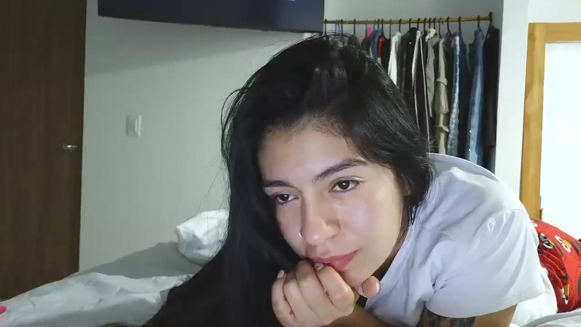 Gallery image thumbnail from yesicat's myfreecams stream on, 10/09/2025, 03:56 image 10 of 20