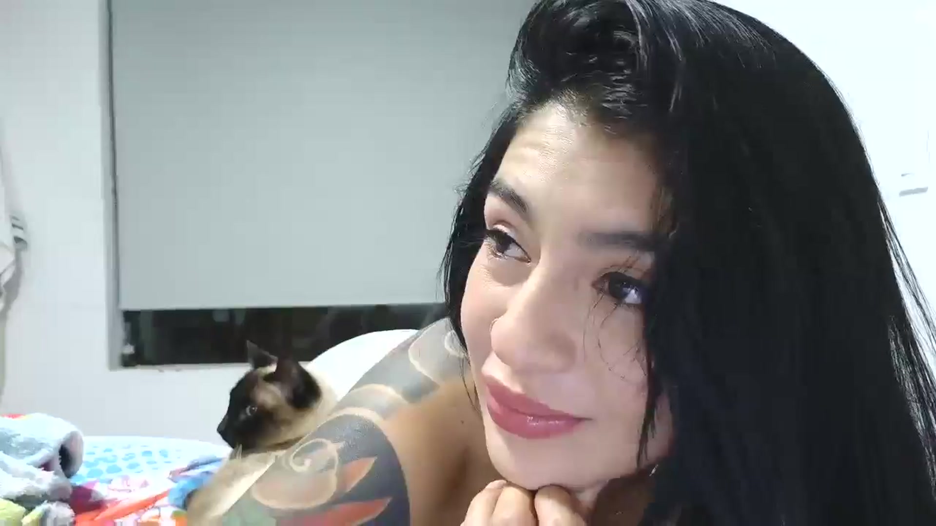 Gallery image thumbnail from yesicat's myfreecams stream on, 10/13/2025, 02:38 image 10 of 20