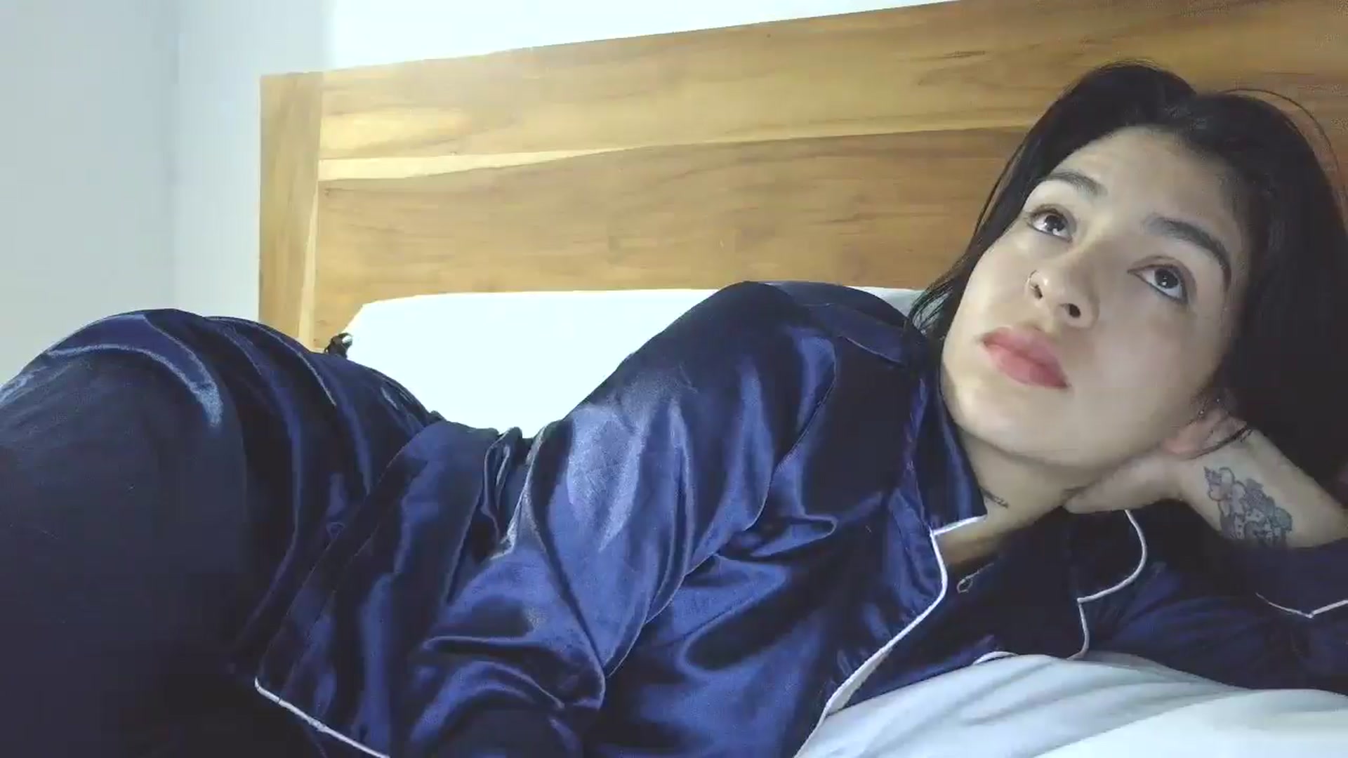 Gallery image thumbnail from yesicat's myfreecams stream on, 10/14/2025, 01:31 image 18 of 20