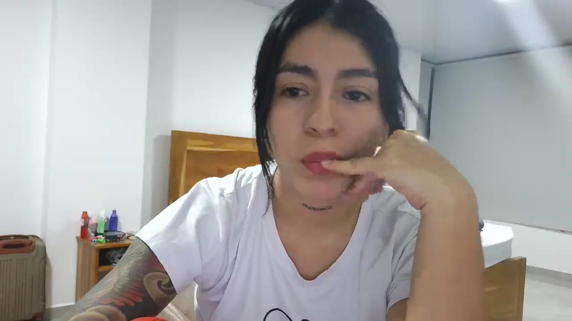 Gallery image thumbnail from yesicat's myfreecams stream on, 10/16/2025, 24:26 image 5 of 20
