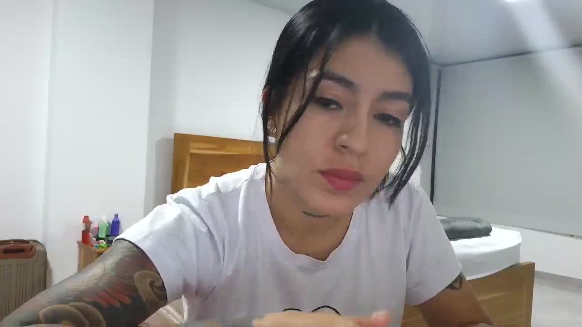 Gallery image thumbnail from yesicat's myfreecams stream on, 10/16/2025, 24:26 image 2 of 20