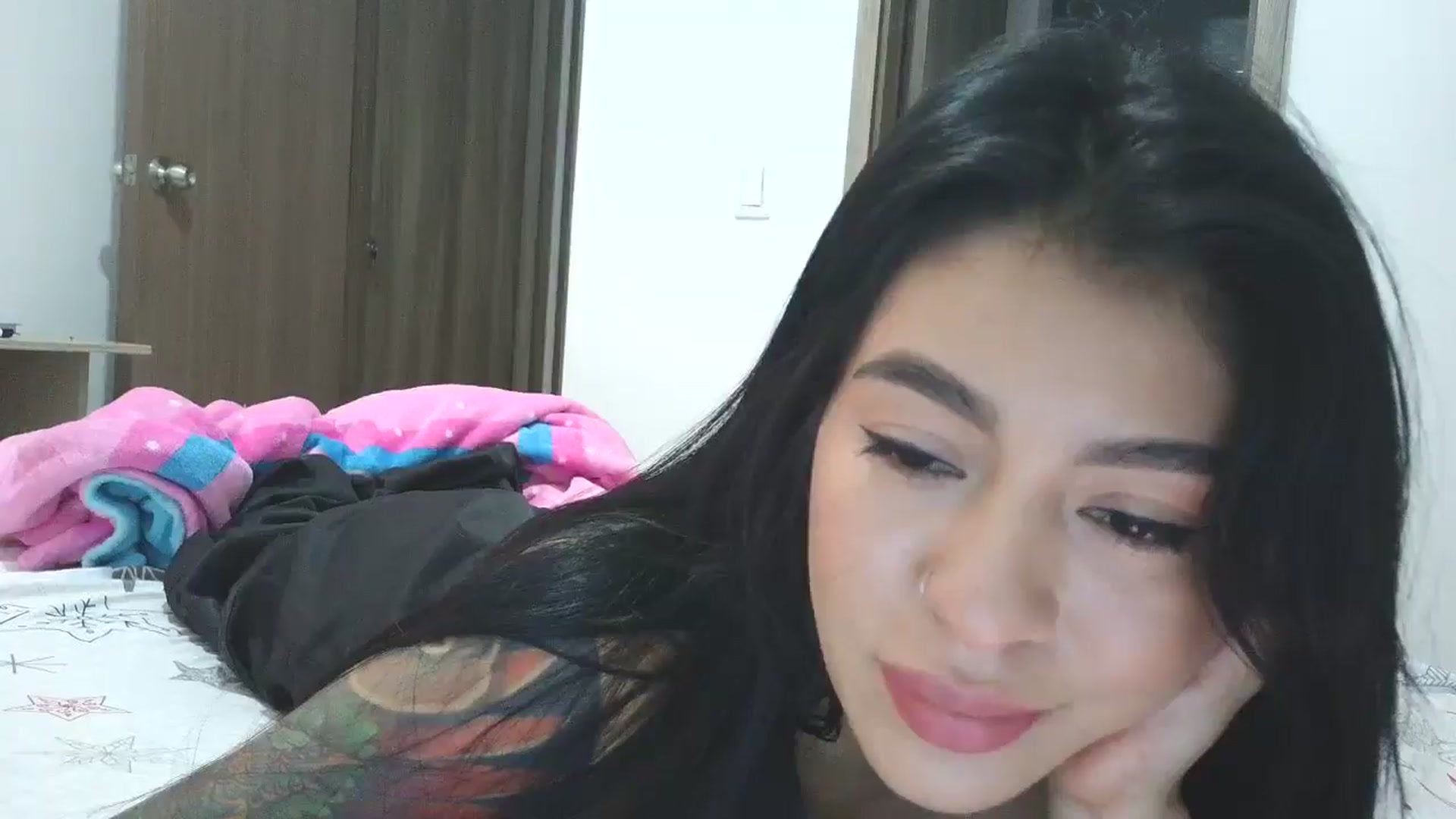 Gallery image thumbnail from yesicat's myfreecams stream on, 10/26/2025, 21:07 image 14 of 20