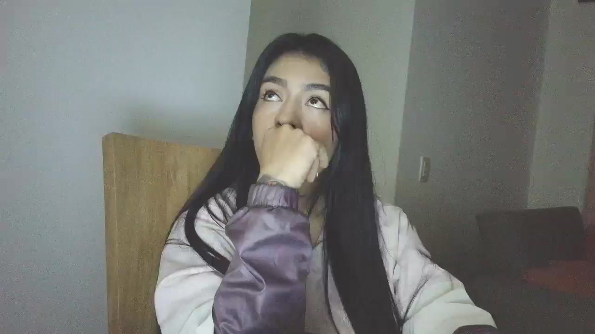 Gallery image thumbnail from yesicat's myfreecams stream on, 10/26/2025, 23:53 image 4 of 20