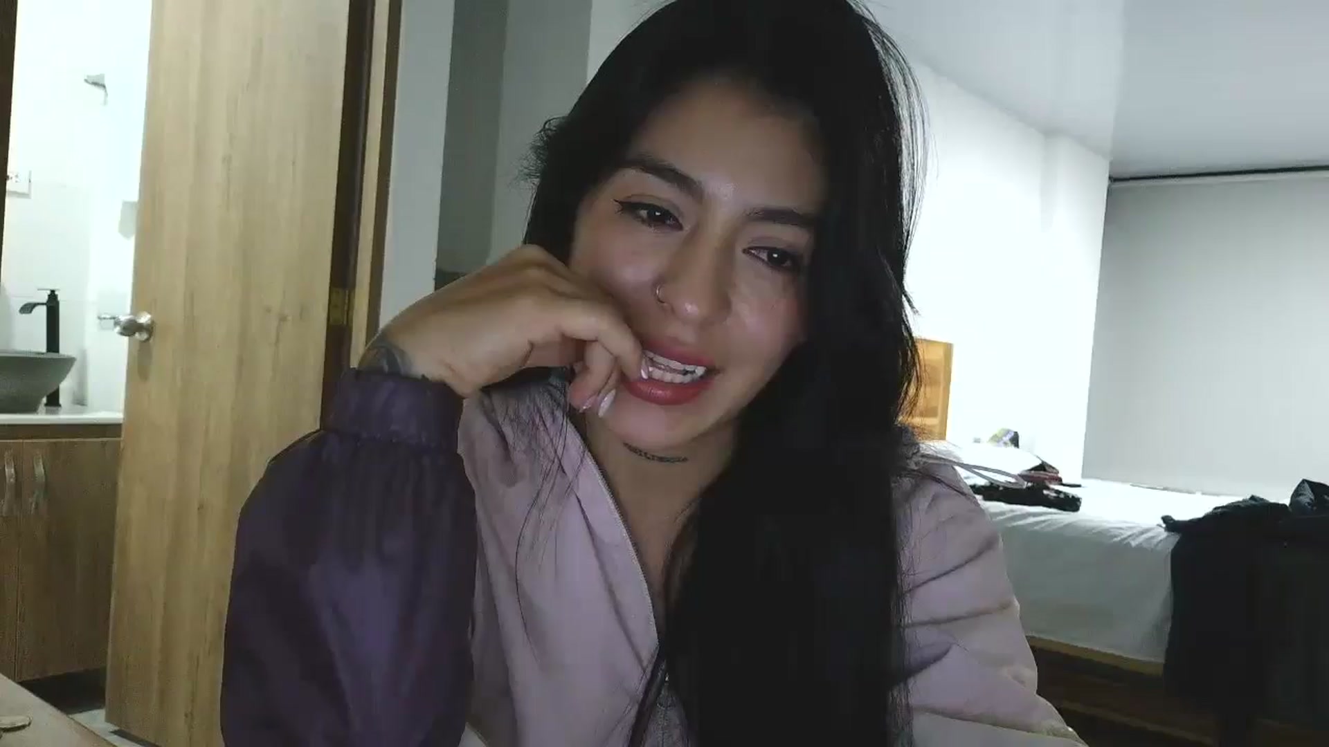 Gallery image thumbnail from yesicat's myfreecams stream on, 11/08/2025, 03:23 image 12 of 20