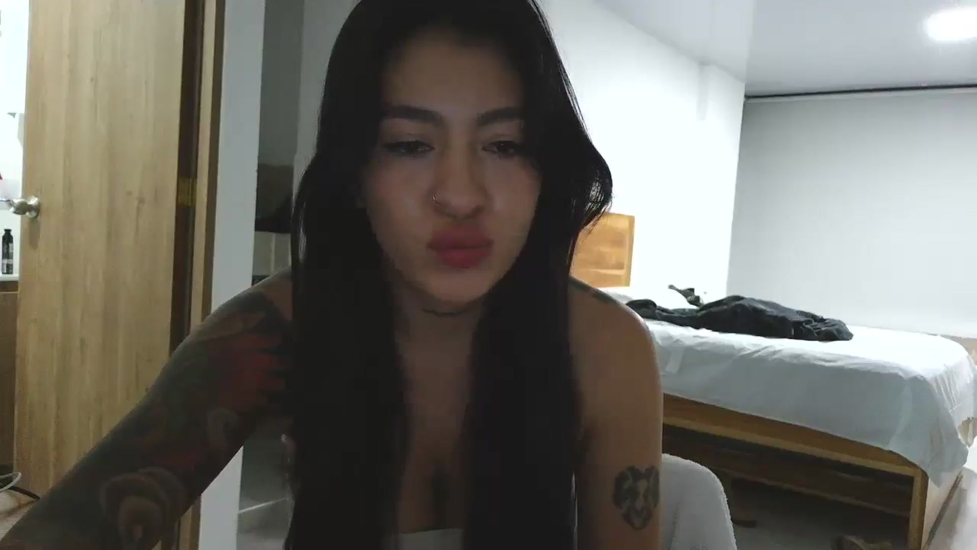 Gallery image thumbnail from yesicat's myfreecams stream on, 11/10/2025, 02:21 image 7 of 20