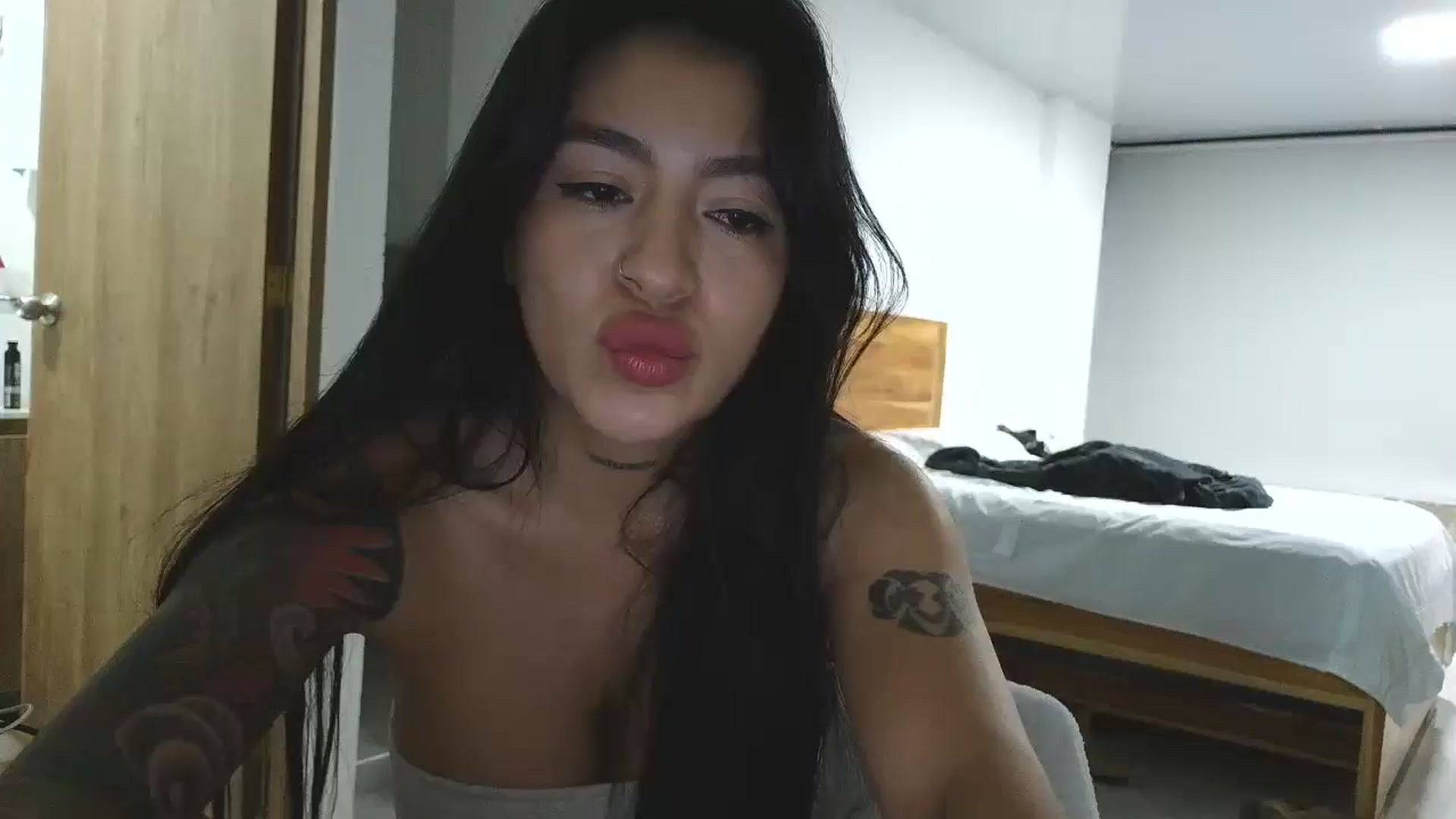 Gallery image thumbnail from yesicat's myfreecams stream on, 11/10/2025, 02:21 image 4 of 20