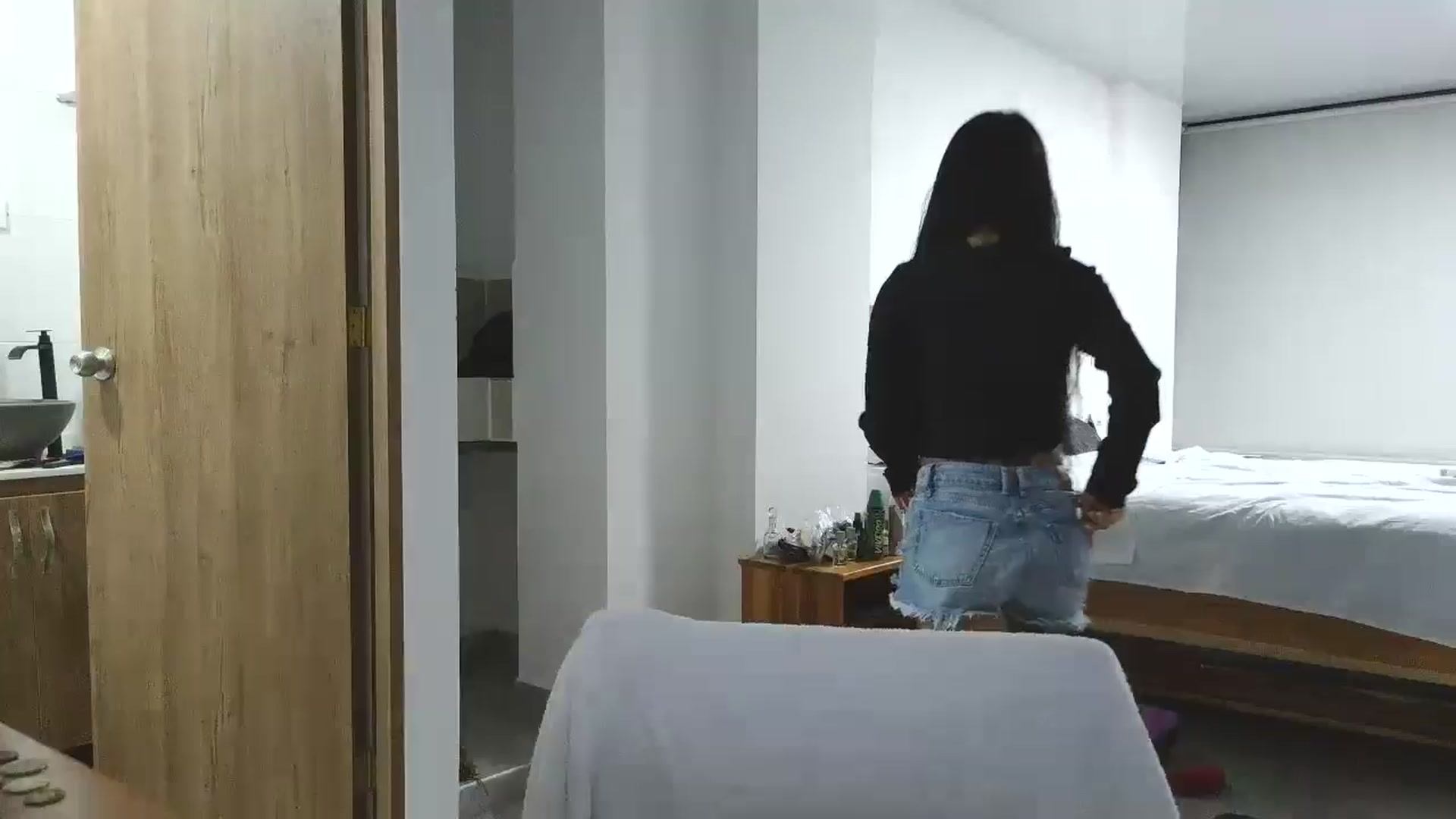 Gallery image thumbnail from yesicat's myfreecams stream on, 11/12/2025, 03:33 image 10 of 20
