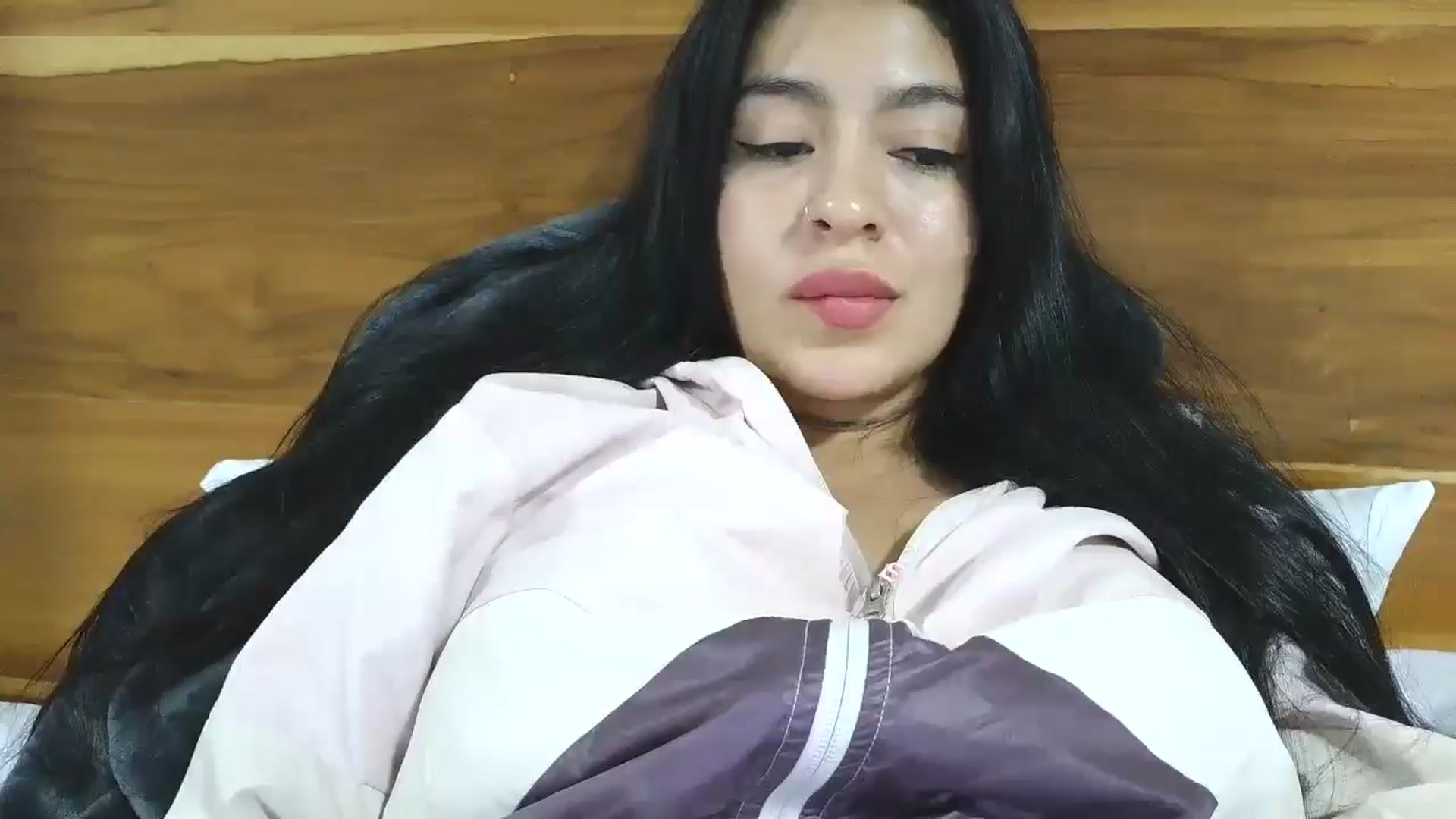 Gallery image thumbnail from yesicat's myfreecams stream on, 11/20/2025, 04:36 image 2 of 20