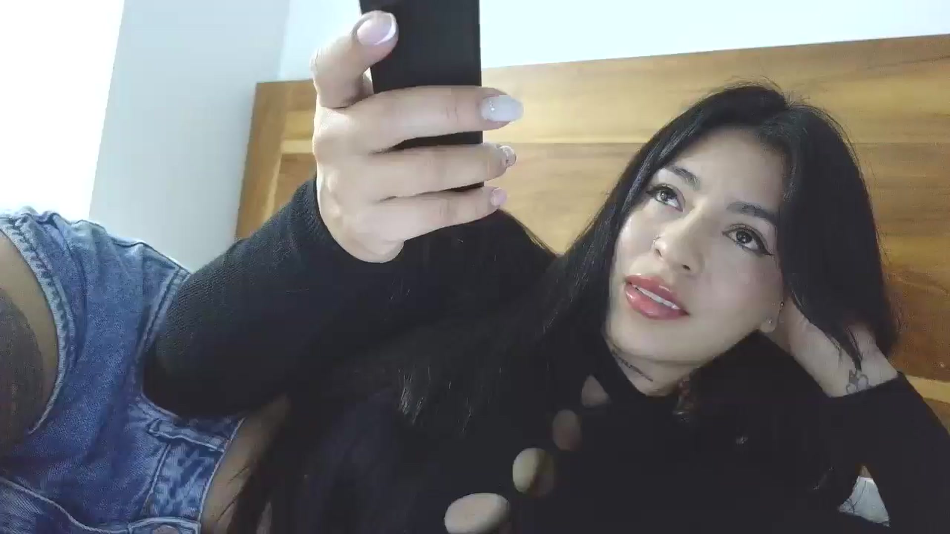 Gallery image thumbnail from yesicat's myfreecams stream on, 11/21/2025, 02:27 image 17 of 20