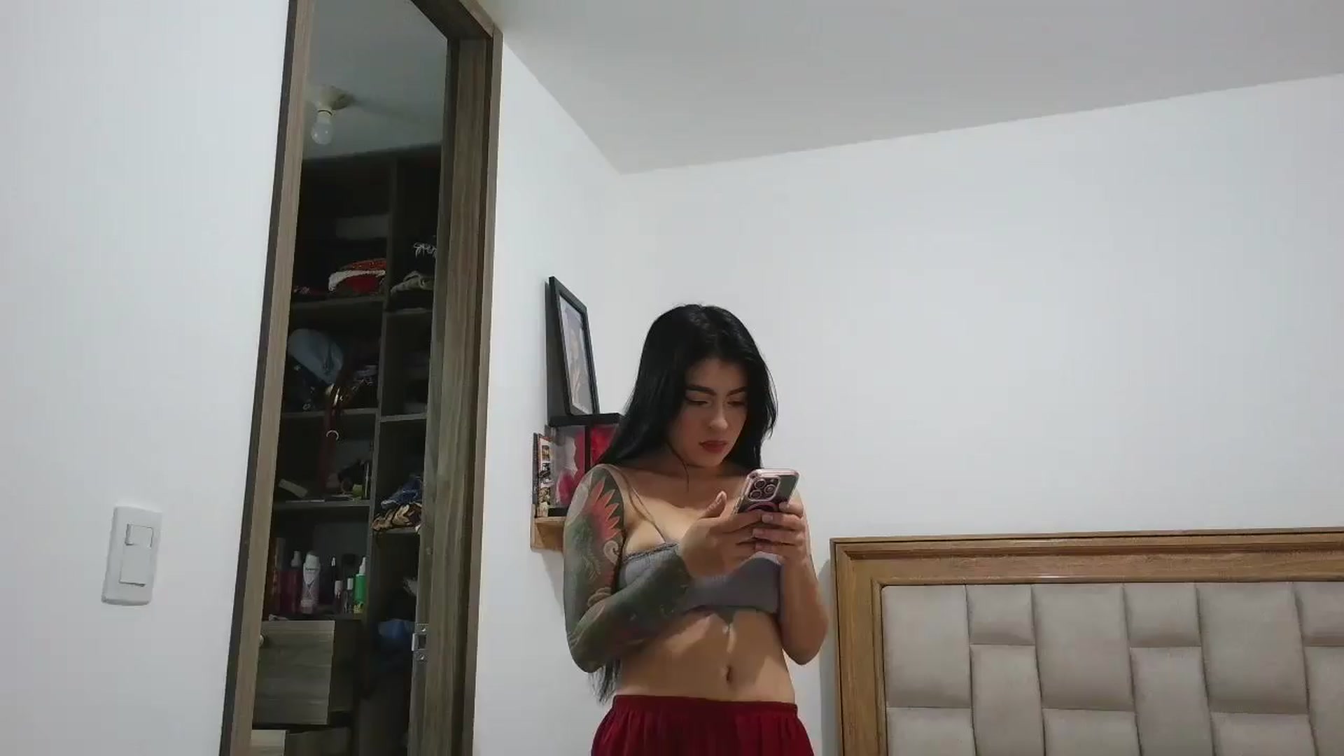 Gallery image thumbnail from yesicat's myfreecams stream on, 12/07/2025, 22:03 image 13 of 20