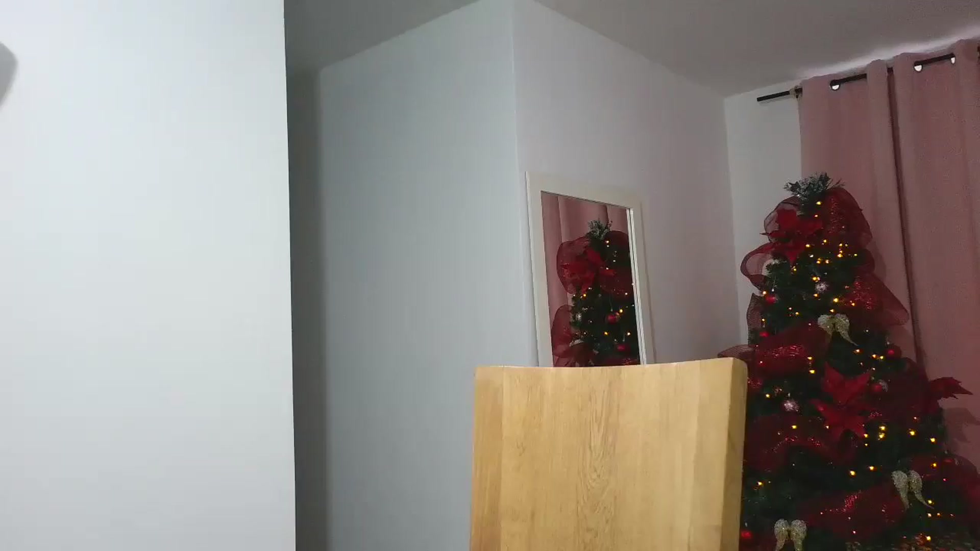 Gallery image thumbnail from yesicat's myfreecams stream on, 12/11/2025, 23:04 image 9 of 20