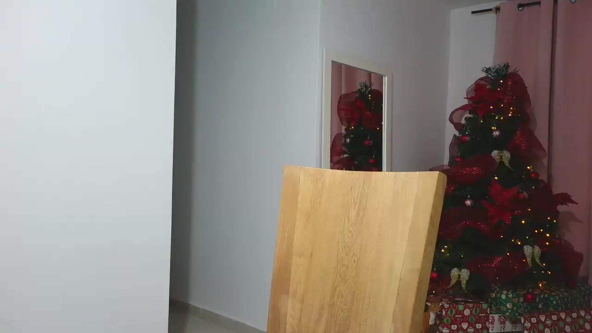 Gallery image thumbnail from yesicat's myfreecams stream on, 12/11/2025, 23:04 image 15 of 20