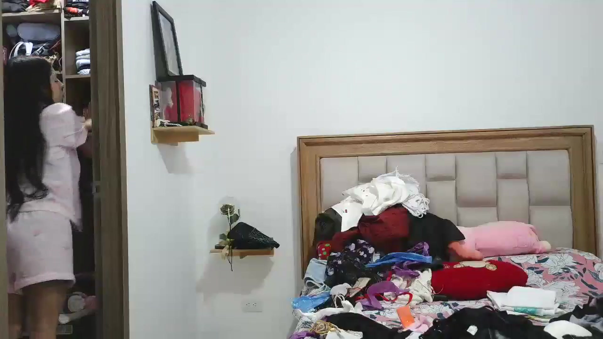 Gallery image thumbnail from yesicat's myfreecams stream on, 12/17/2025, 04:44 image 13 of 20