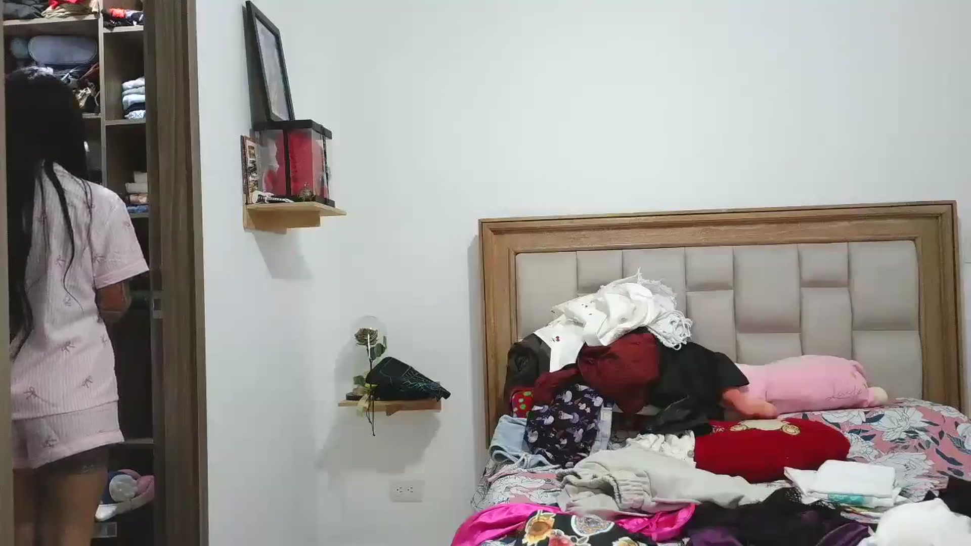 Gallery image thumbnail from yesicat's myfreecams stream on, 12/17/2025, 04:44 image 9 of 20