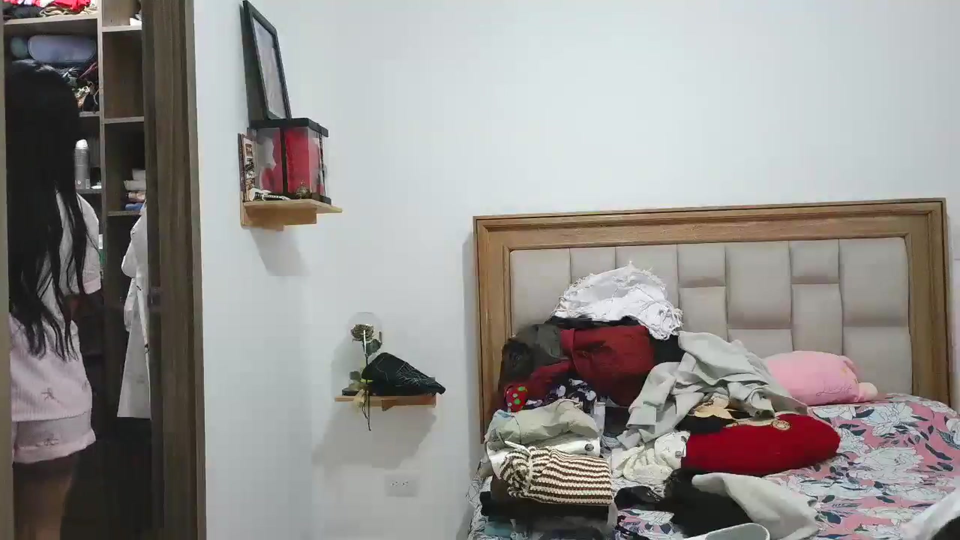 Gallery image thumbnail from yesicat's myfreecams stream on, 12/17/2025, 04:44 image 7 of 20