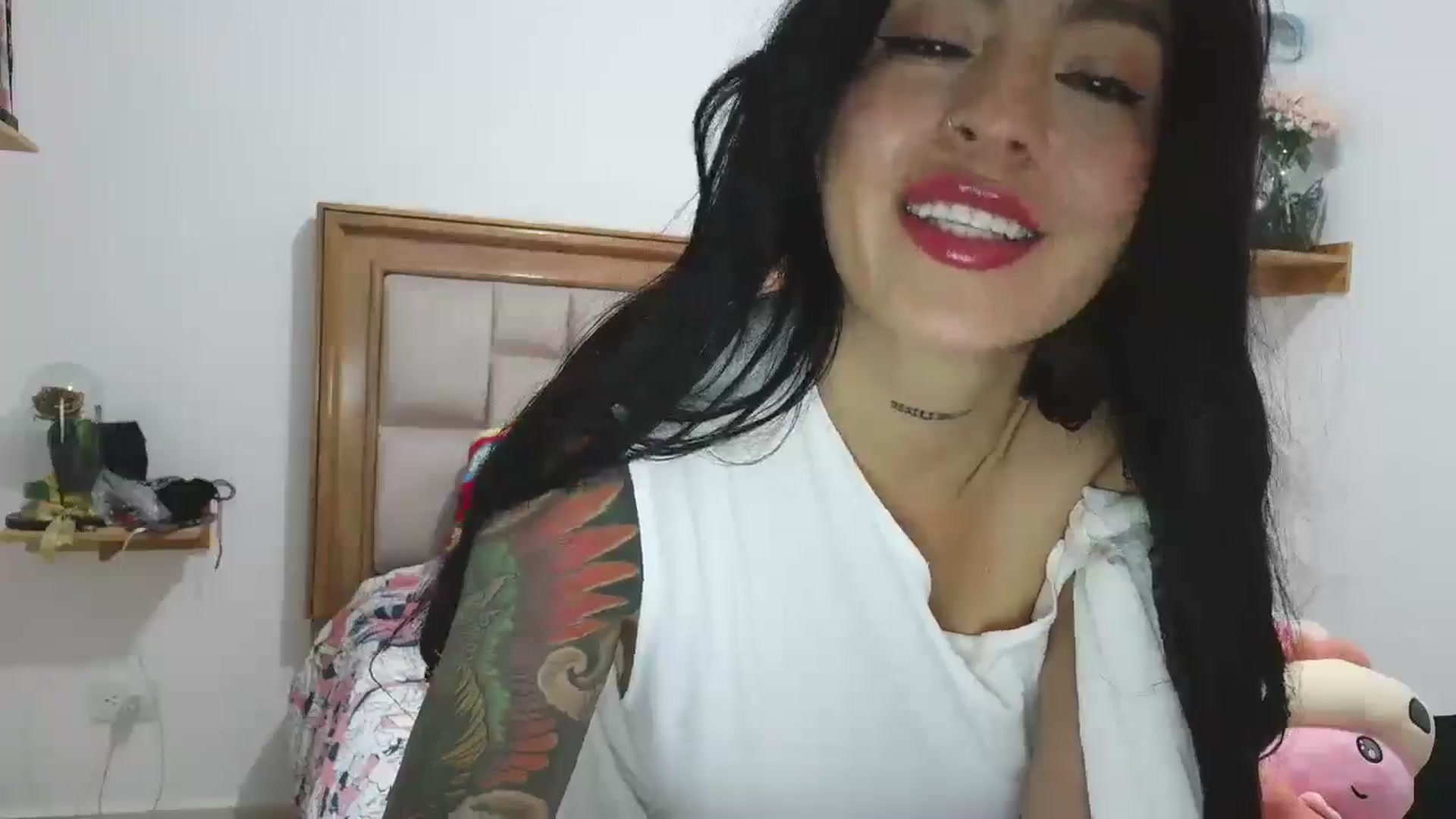 Gallery image thumbnail from yesicat's myfreecams stream on, 12/23/2025, 02:55 image 13 of 20