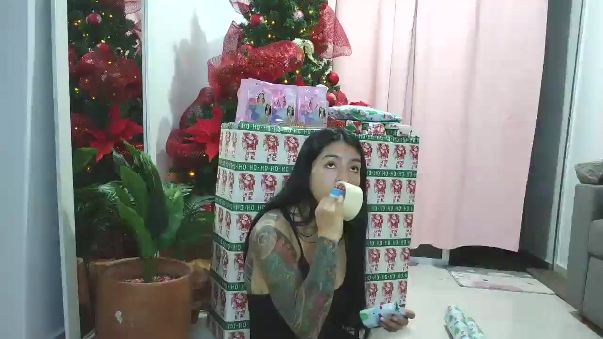 Gallery image thumbnail from yesicat's myfreecams stream on, 12/24/2025, 02:50 image 9 of 20