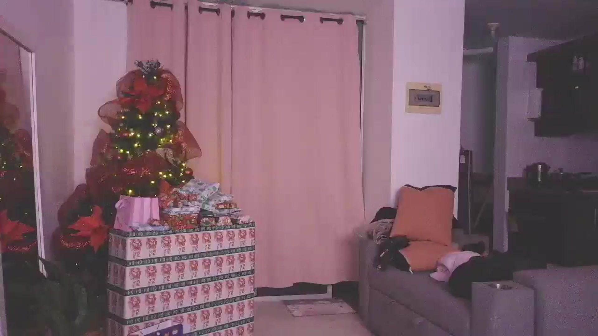 Gallery image thumbnail from yesicat's myfreecams stream on, 12/24/2025, 05:18 image 17 of 20