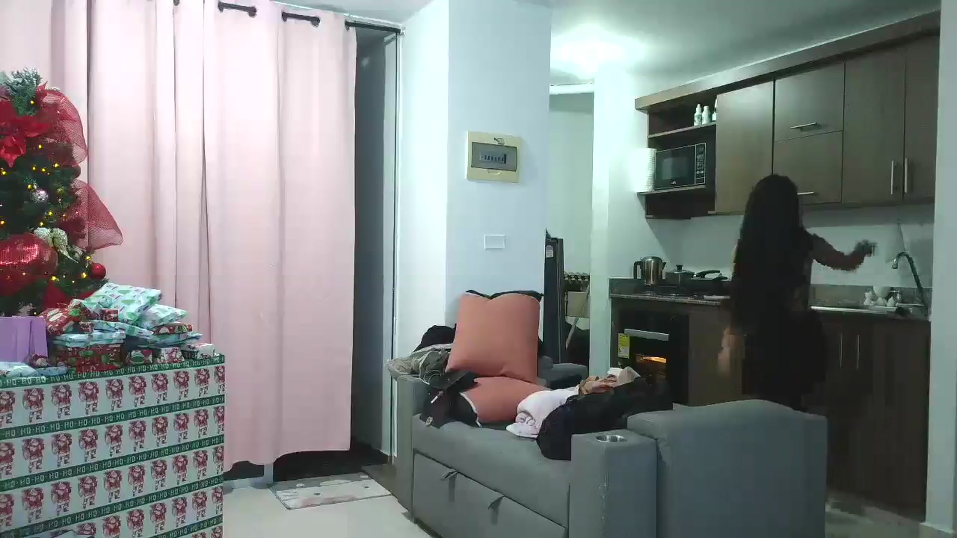 Gallery image thumbnail from yesicat's myfreecams stream on, 12/24/2025, 05:18 image 10 of 20