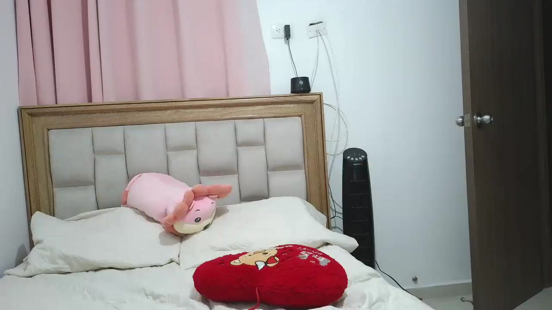 Gallery image thumbnail from yesicat's myfreecams stream on, 01/09/2026, 02:41 image 3 of 20