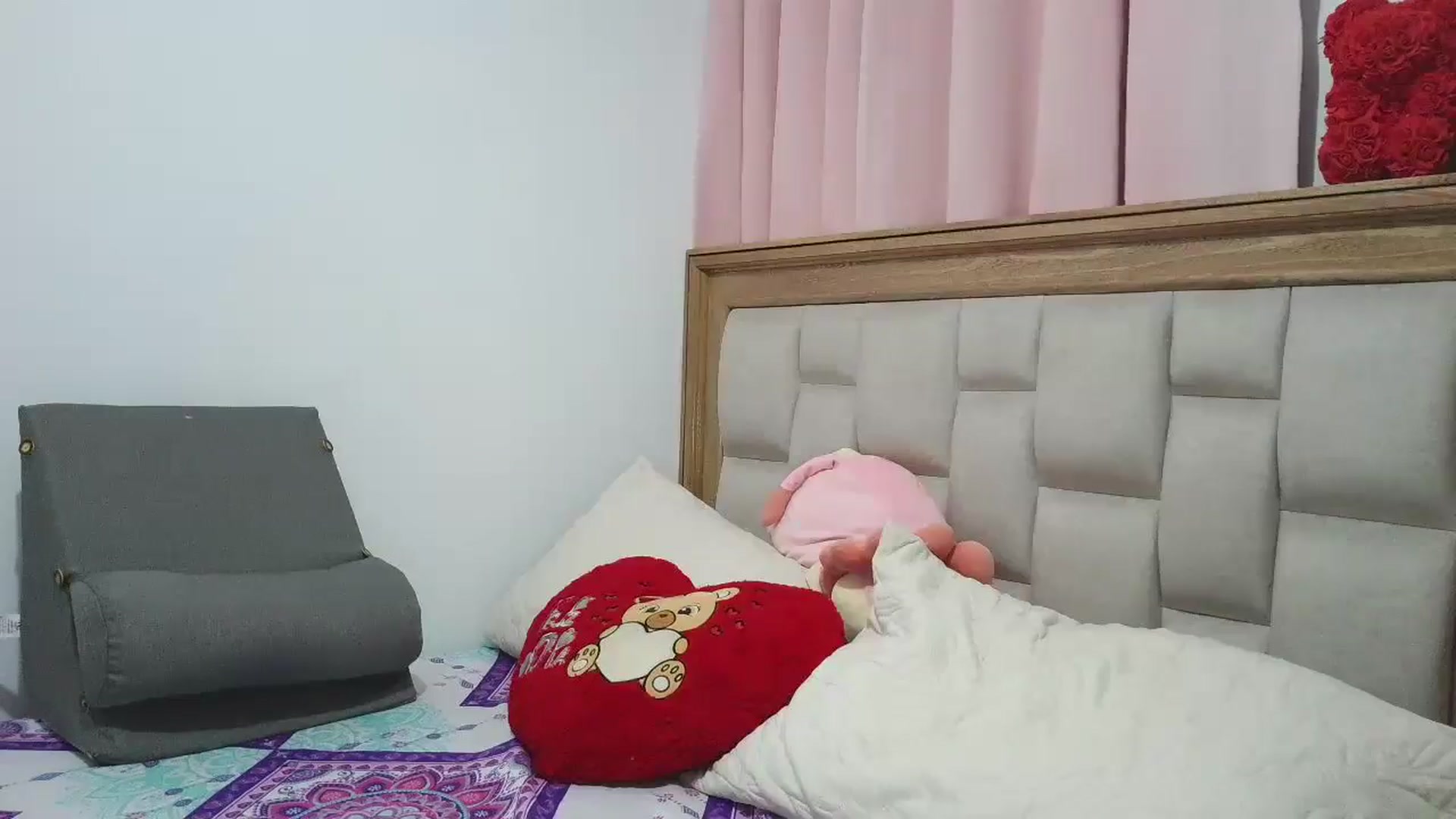 Gallery image thumbnail from yesicat's myfreecams stream on, 01/31/2026, 04:11 image 11 of 20