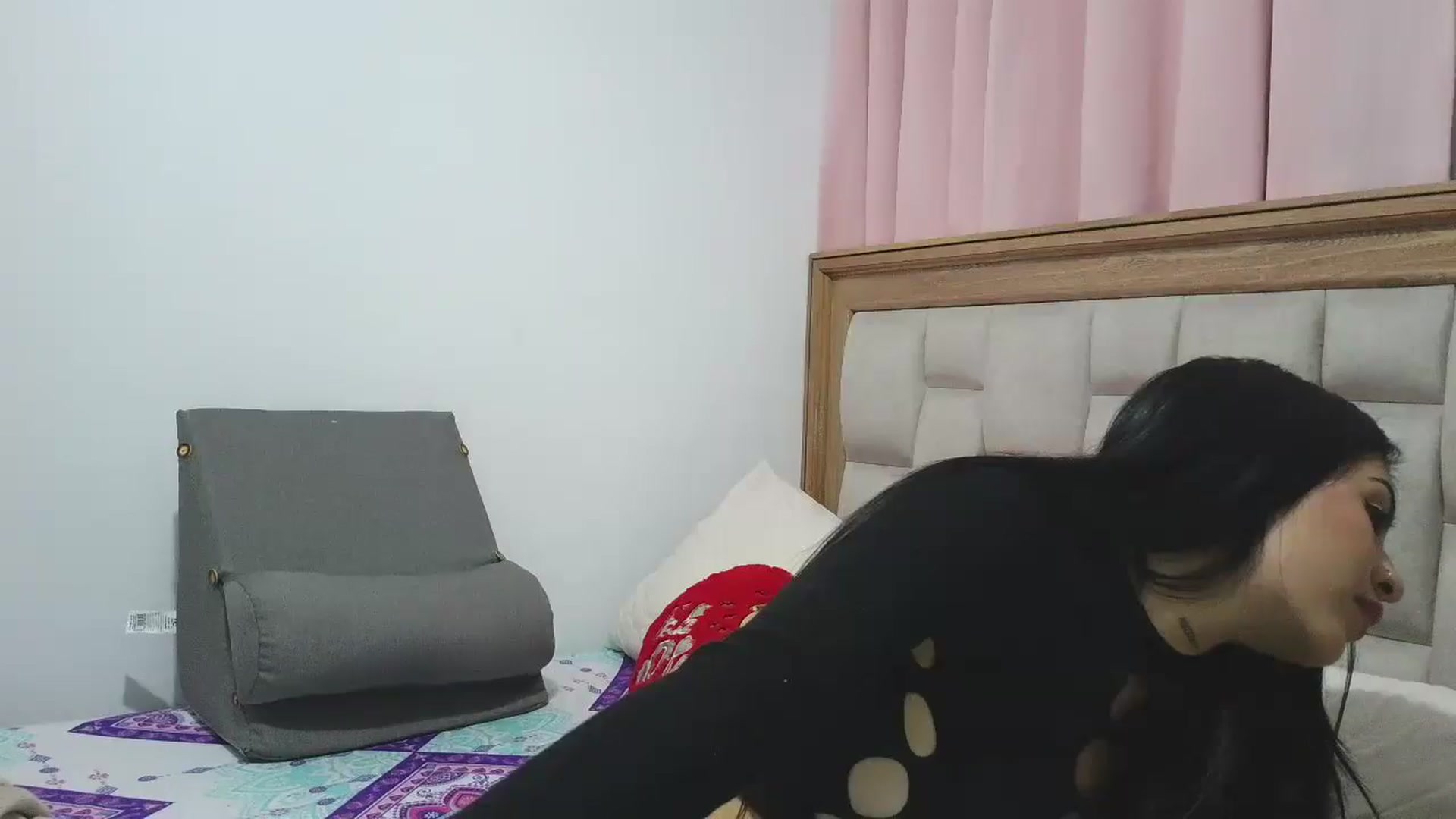 Gallery image thumbnail from yesicat's myfreecams stream on, 01/31/2026, 04:11 image 16 of 20