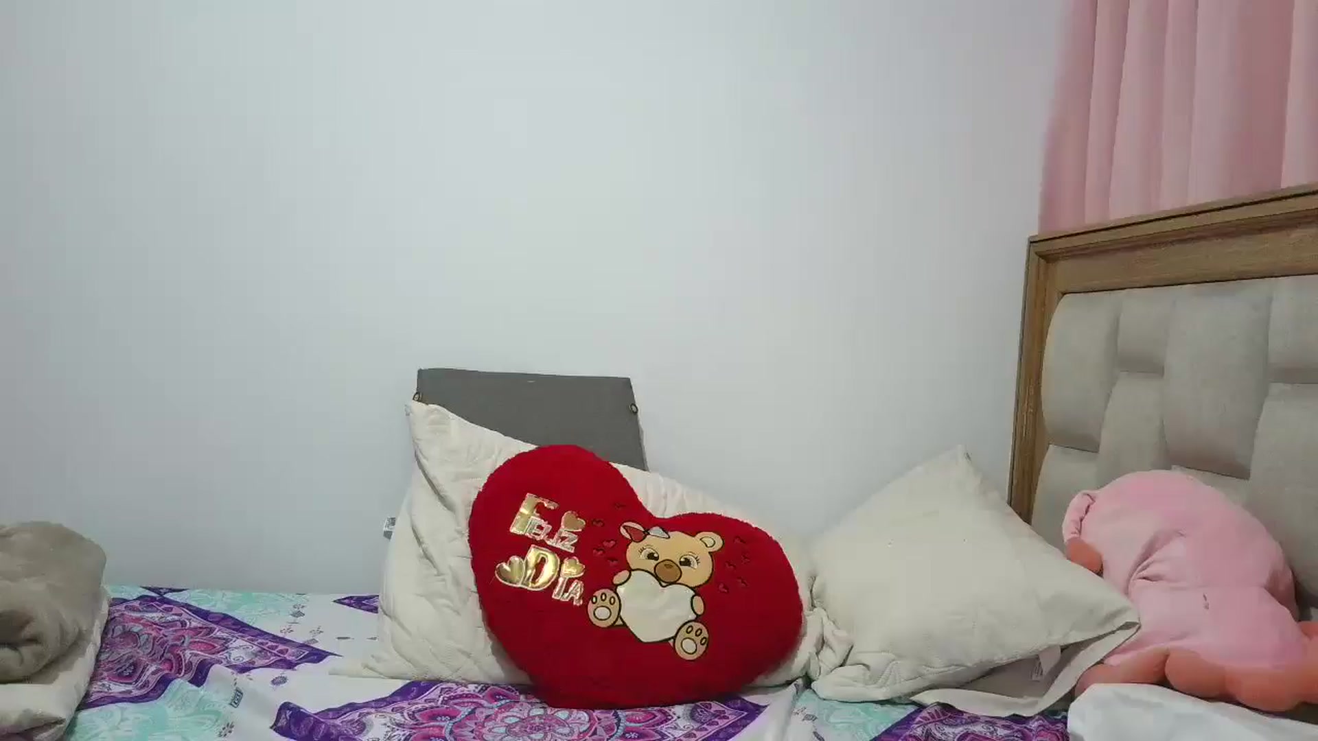 Gallery image thumbnail from yesicat's myfreecams stream on, 02/02/2026, 03:53 image 7 of 20