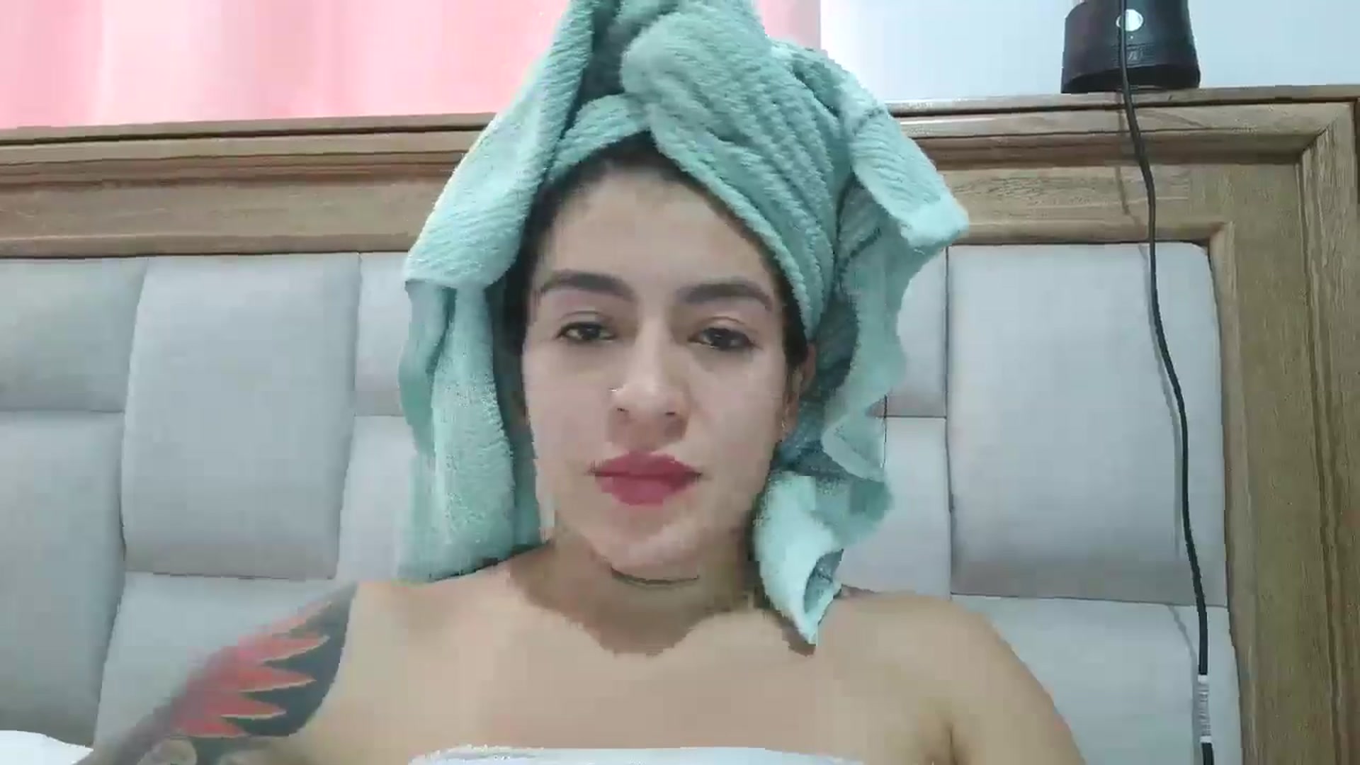 Gallery image thumbnail from yesicat's myfreecams stream on, 03/04/2026, 22:19 image 3 of 20