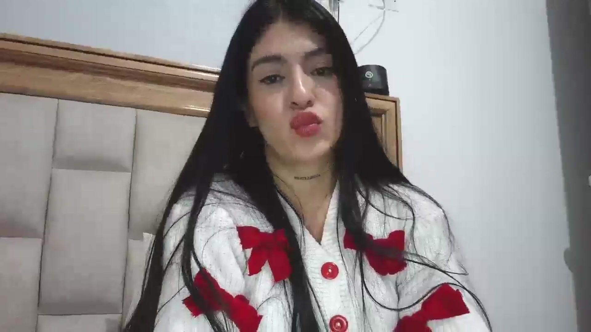 Gallery image thumbnail from yesicat's myfreecams stream on, 03/12/2026, 04:18 image 6 of 20