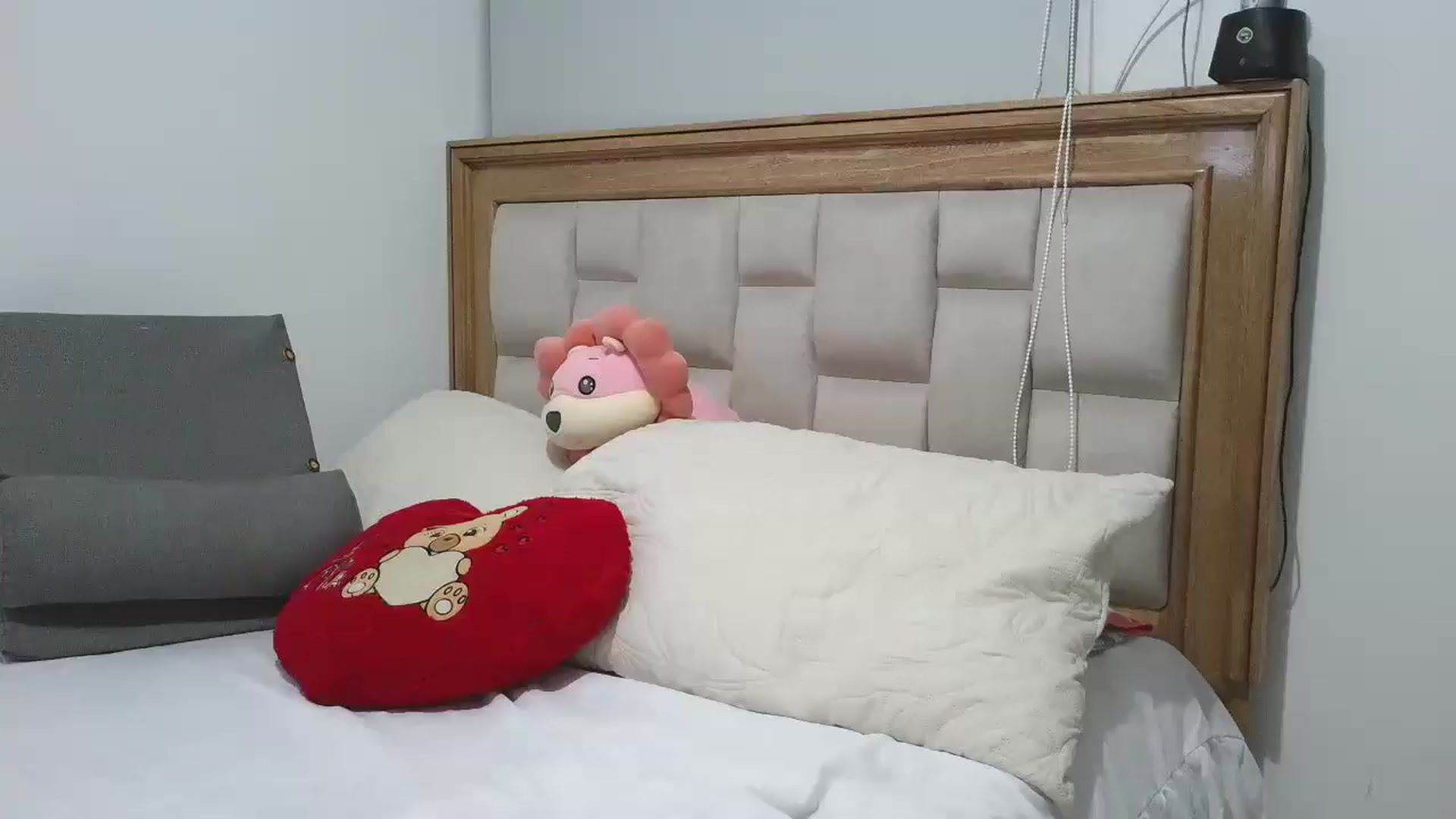 Gallery image thumbnail from yesicat's myfreecams stream on, 03/24/2026, 03:14 image 2 of 20