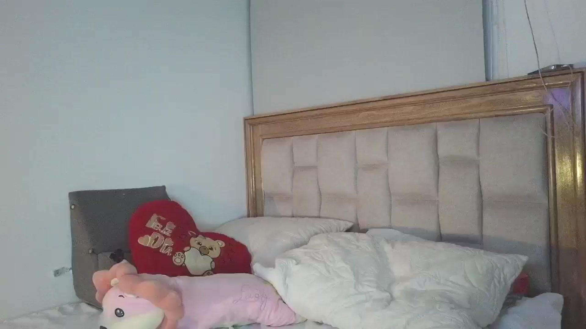 Gallery image thumbnail from yesicat's myfreecams stream on, 03/26/2026, 04:21 image 18 of 20