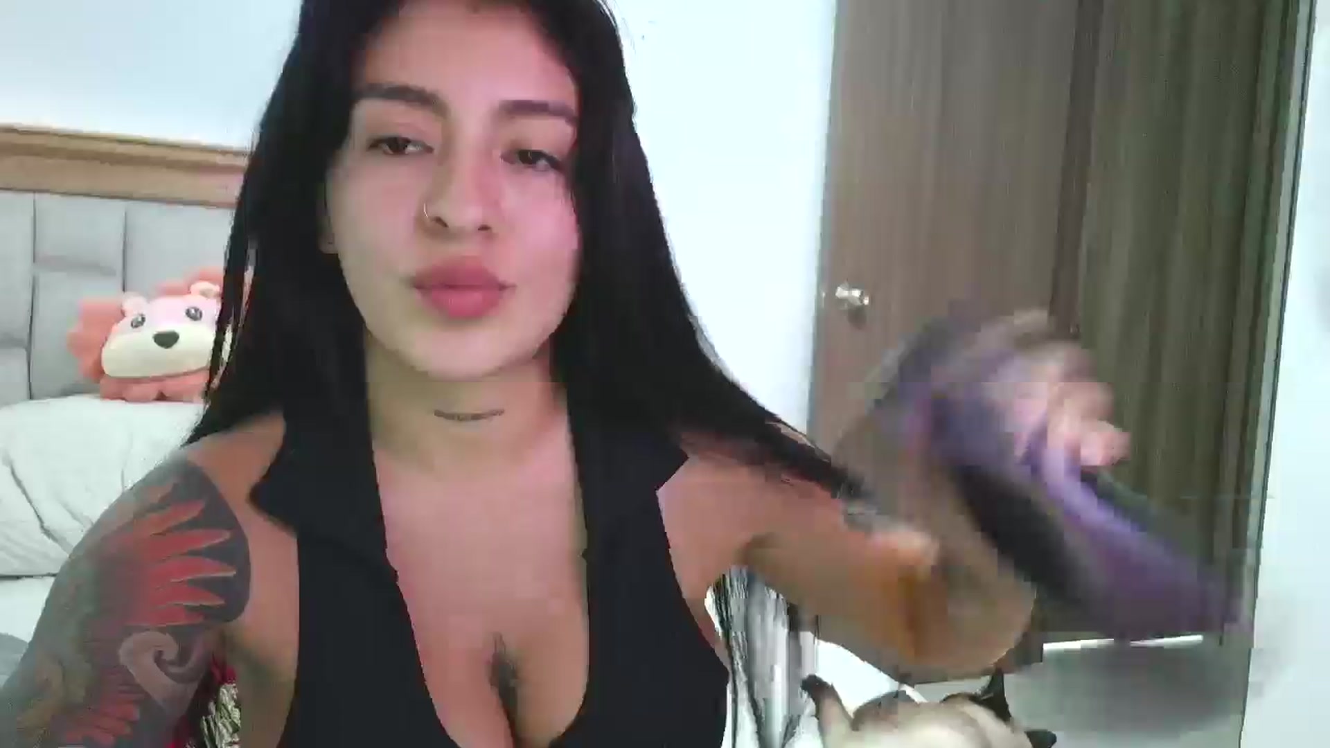 Gallery image thumbnail from yesicat's myfreecams stream on, 04/06/2026, 22:33 image 7 of 20