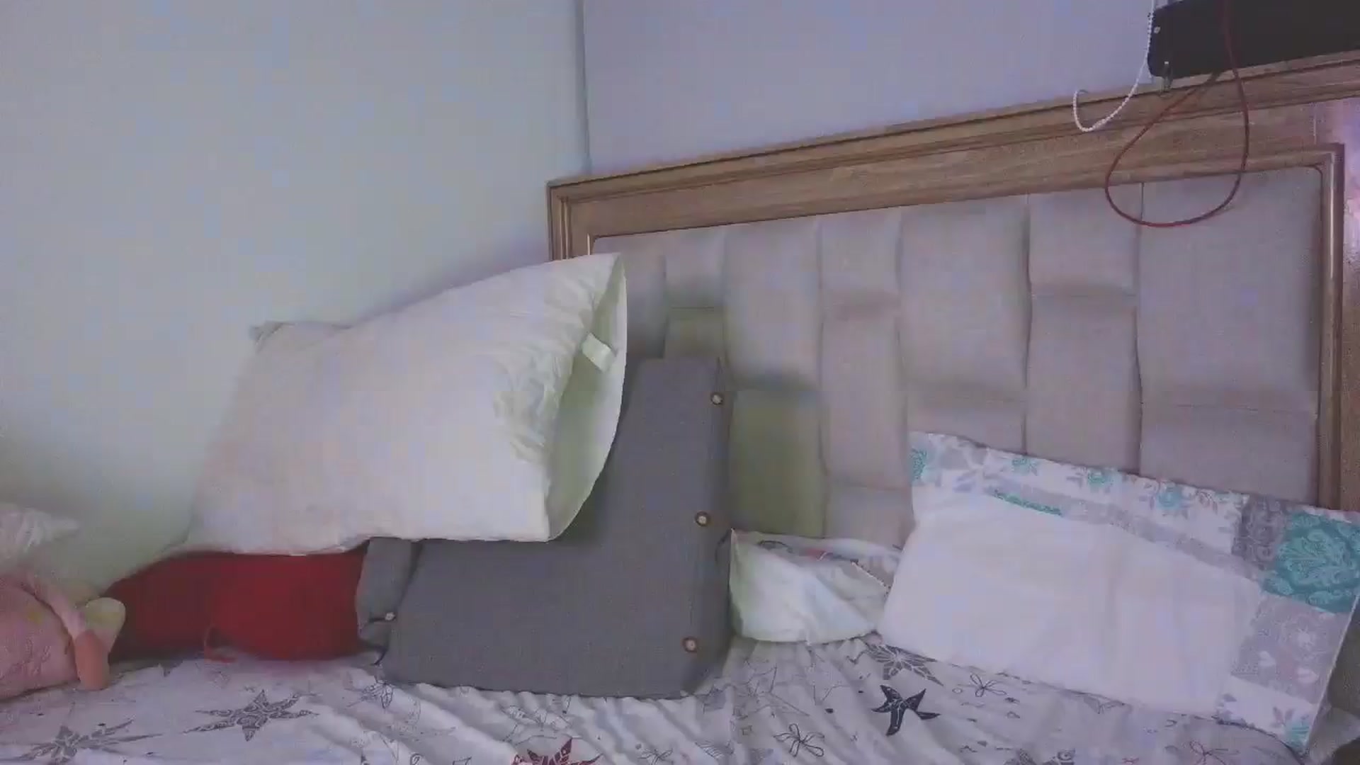Gallery image thumbnail from yesicat's myfreecams stream on, 04/12/2026, 04:55 image 17 of 20