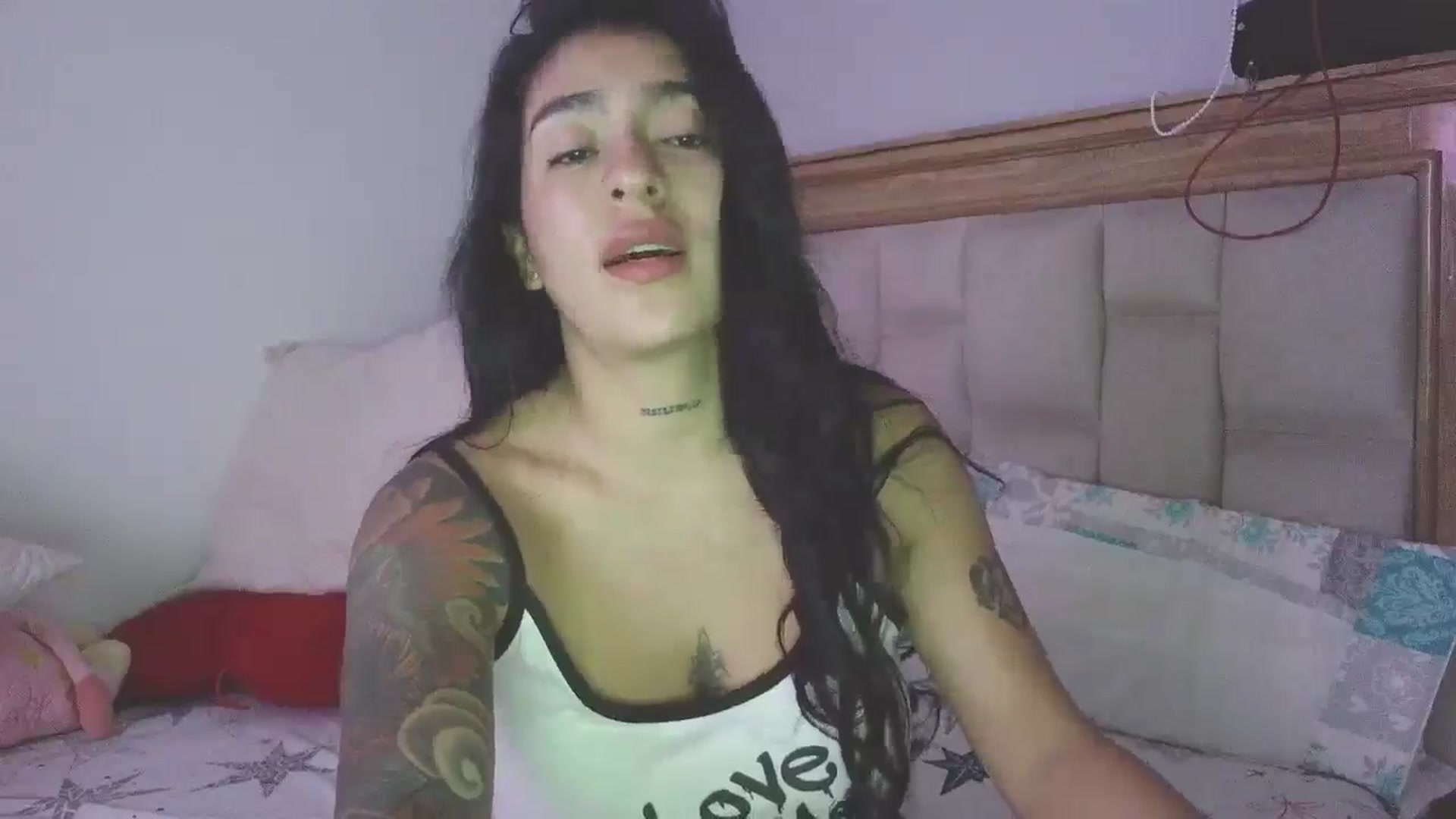 Gallery image thumbnail from yesicat's myfreecams stream on, 04/12/2026, 04:55 image 16 of 20