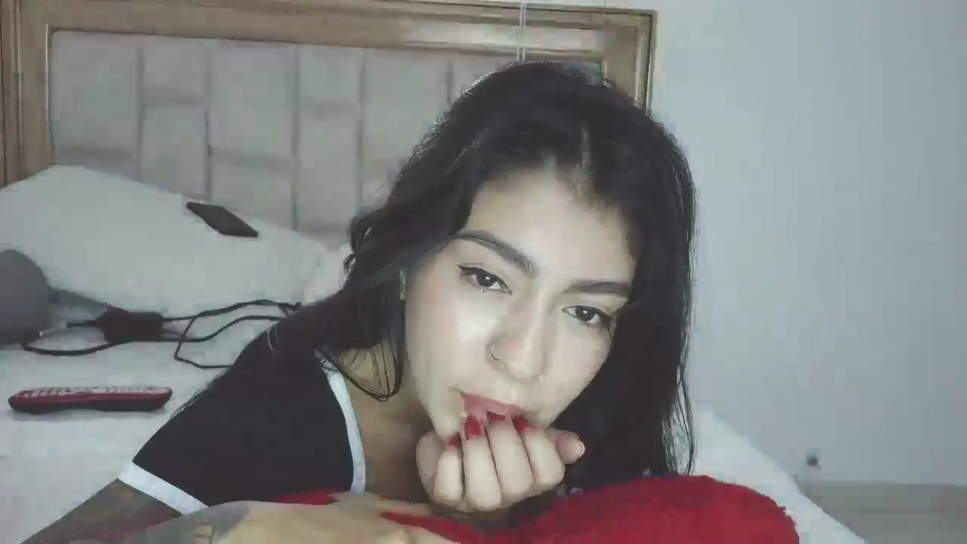 Gallery image thumbnail from yesicat's myfreecams stream on, 04/13/2026, 22:25 image 2 of 20