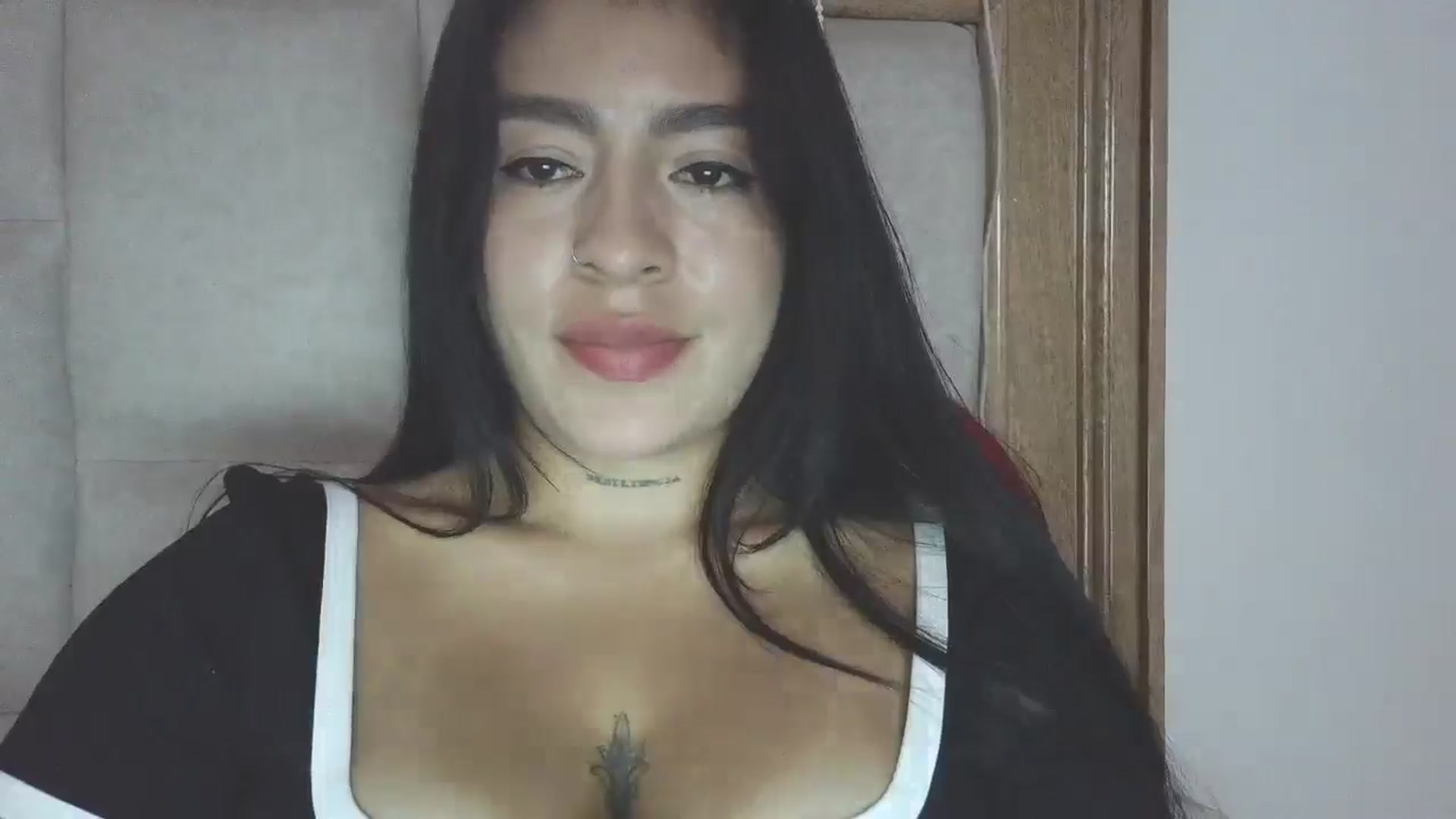 Gallery image thumbnail from yesicat's myfreecams stream on, 04/13/2026, 22:25 image 15 of 20