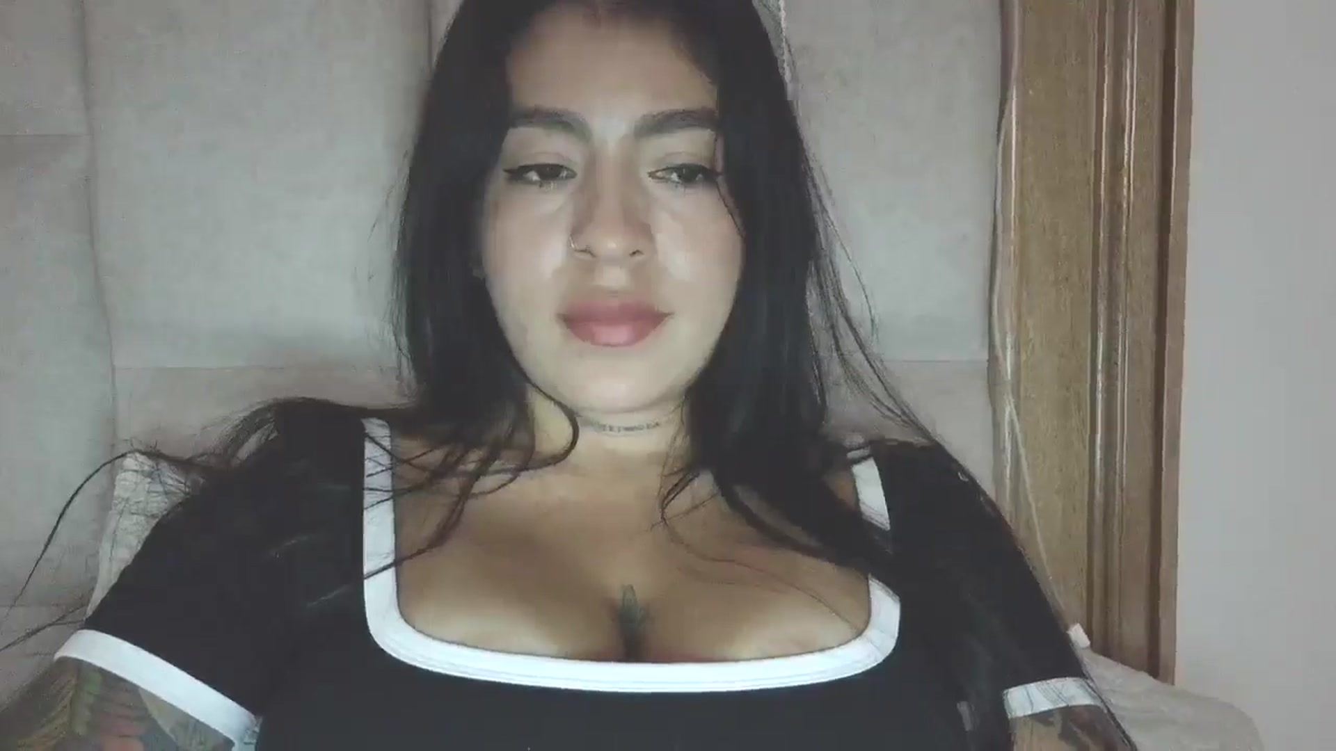 Gallery image thumbnail from yesicat's myfreecams stream on, 04/13/2026, 22:25 image 9 of 20