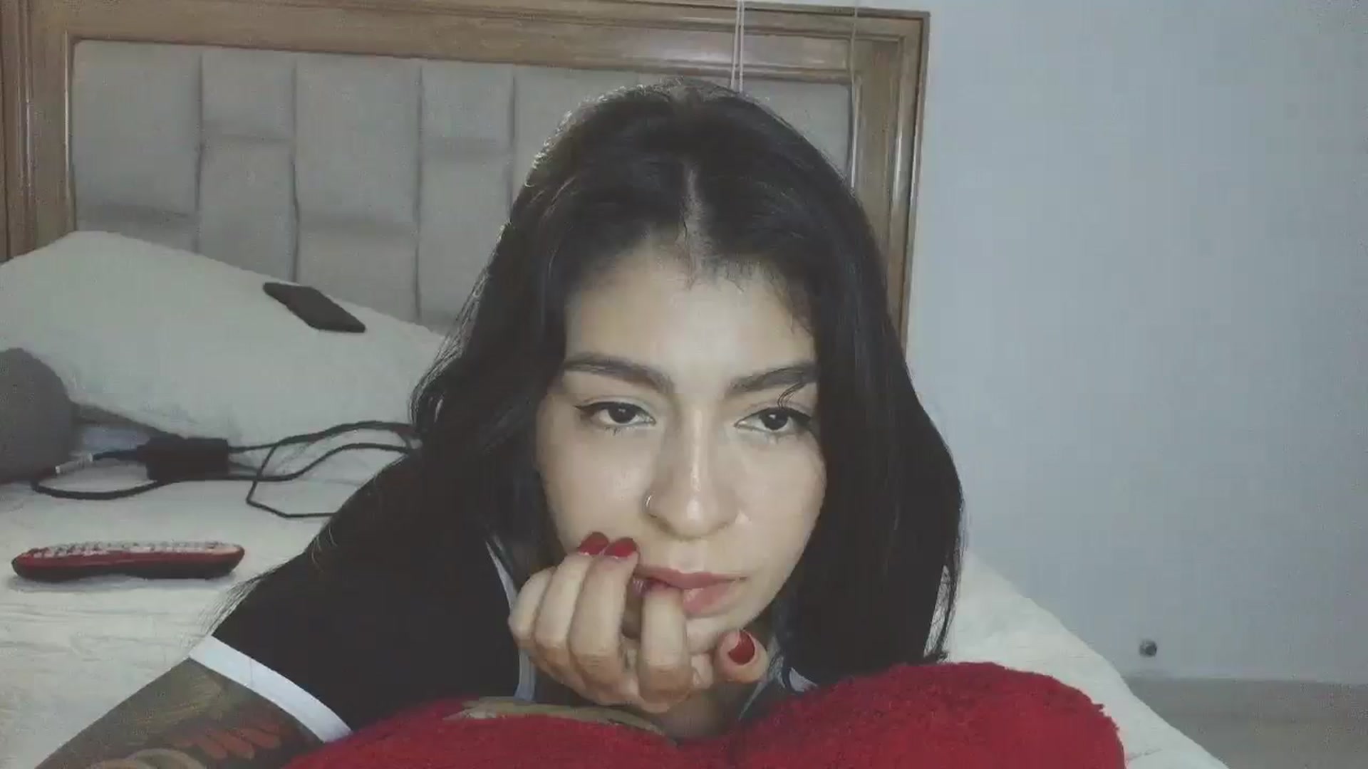 Gallery image thumbnail from yesicat's myfreecams stream on, 04/13/2026, 22:25 image 3 of 20