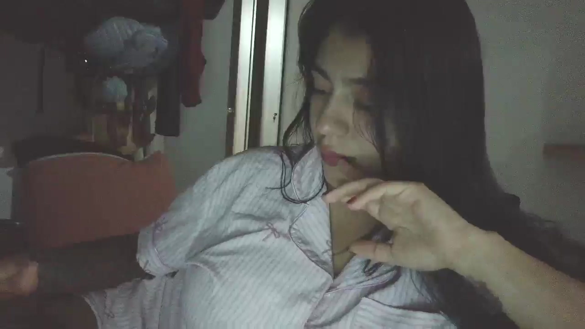 Gallery image thumbnail from yesicat's myfreecams stream on, 04/15/2026, 04:07 image 15 of 20