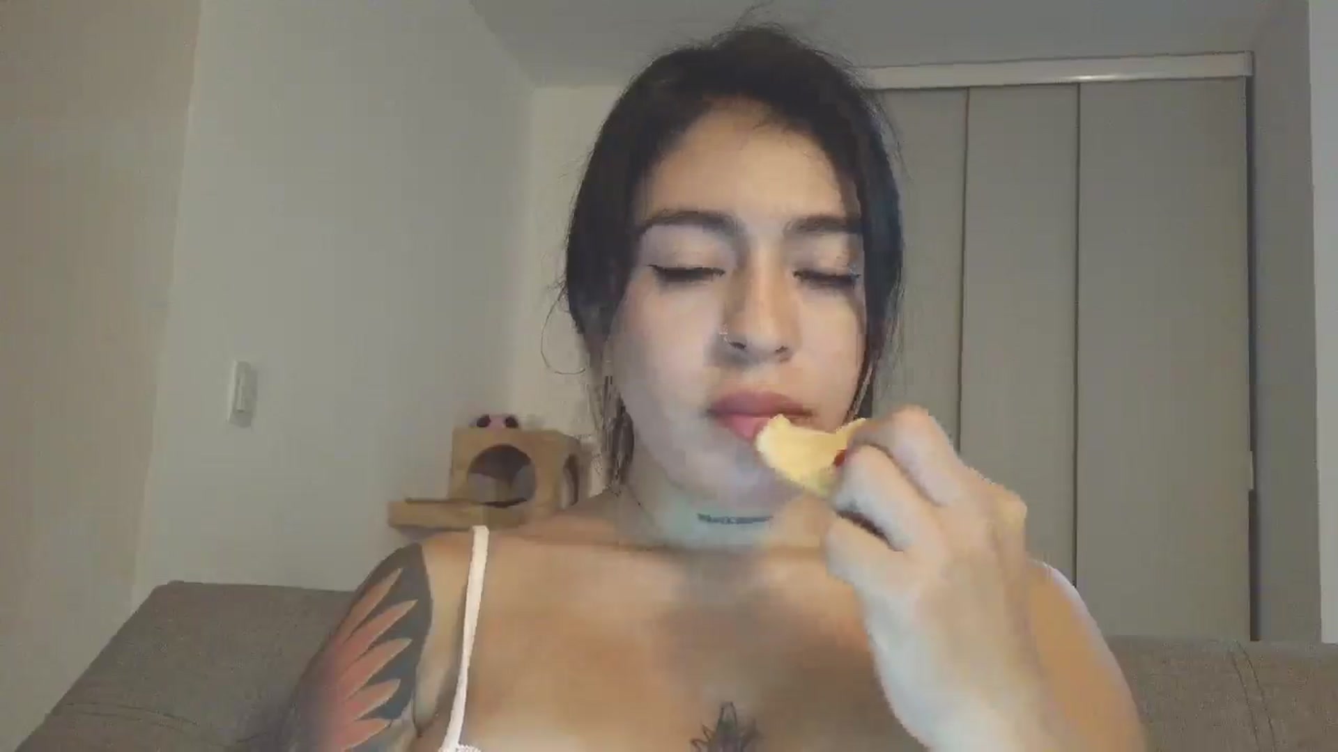 Gallery image thumbnail from yesicat's myfreecams stream on, 04/16/2026, 05:18 image 4 of 20