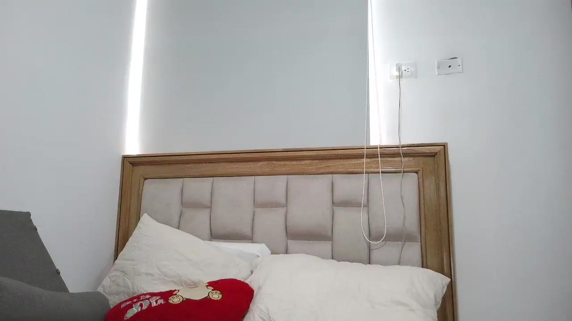 Gallery image thumbnail from yesicat's myfreecams stream on, 04/16/2026, 18:28 image 10 of 20